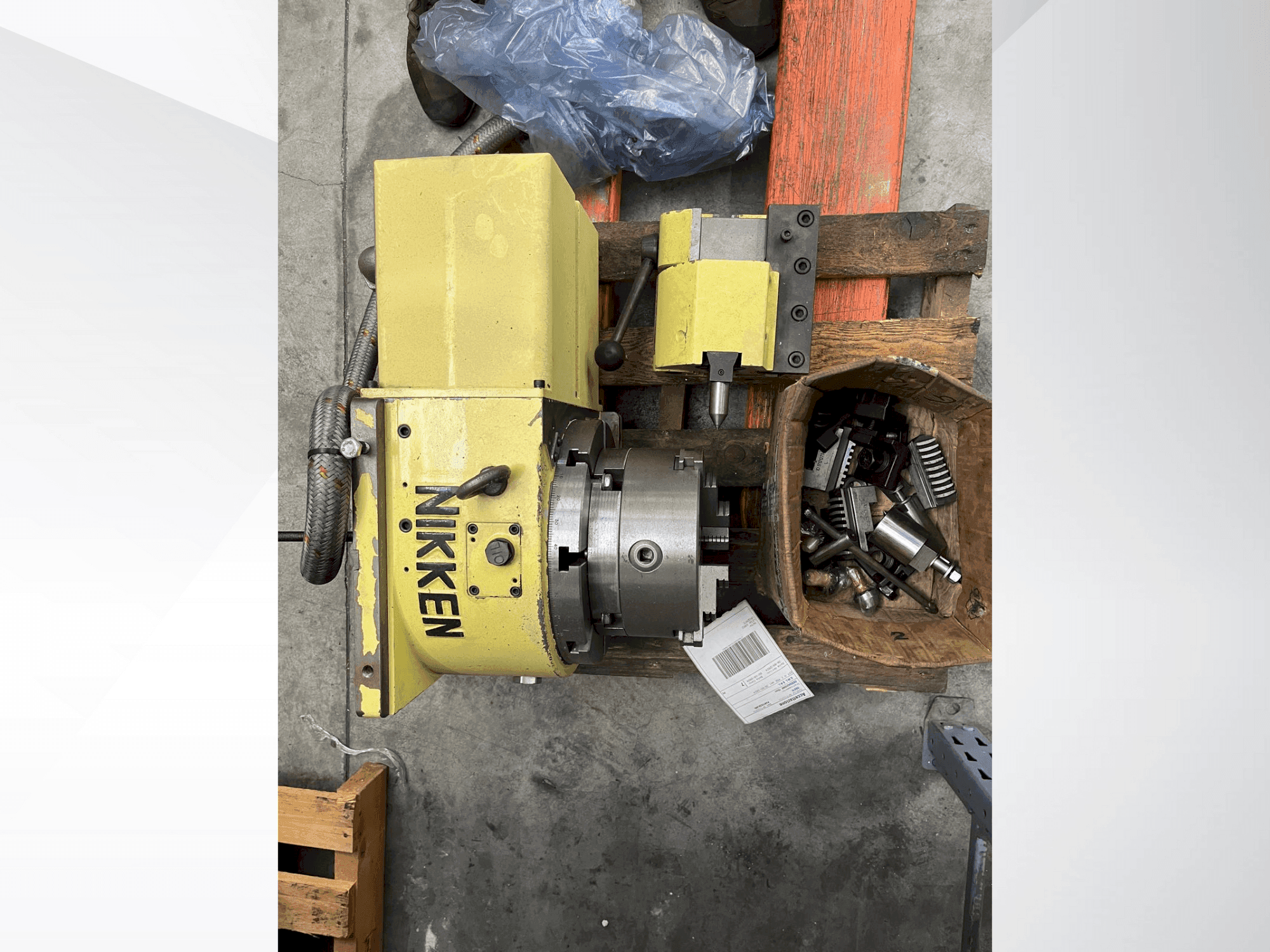 Widok z przodu maszyny NIKKEN CNC 260