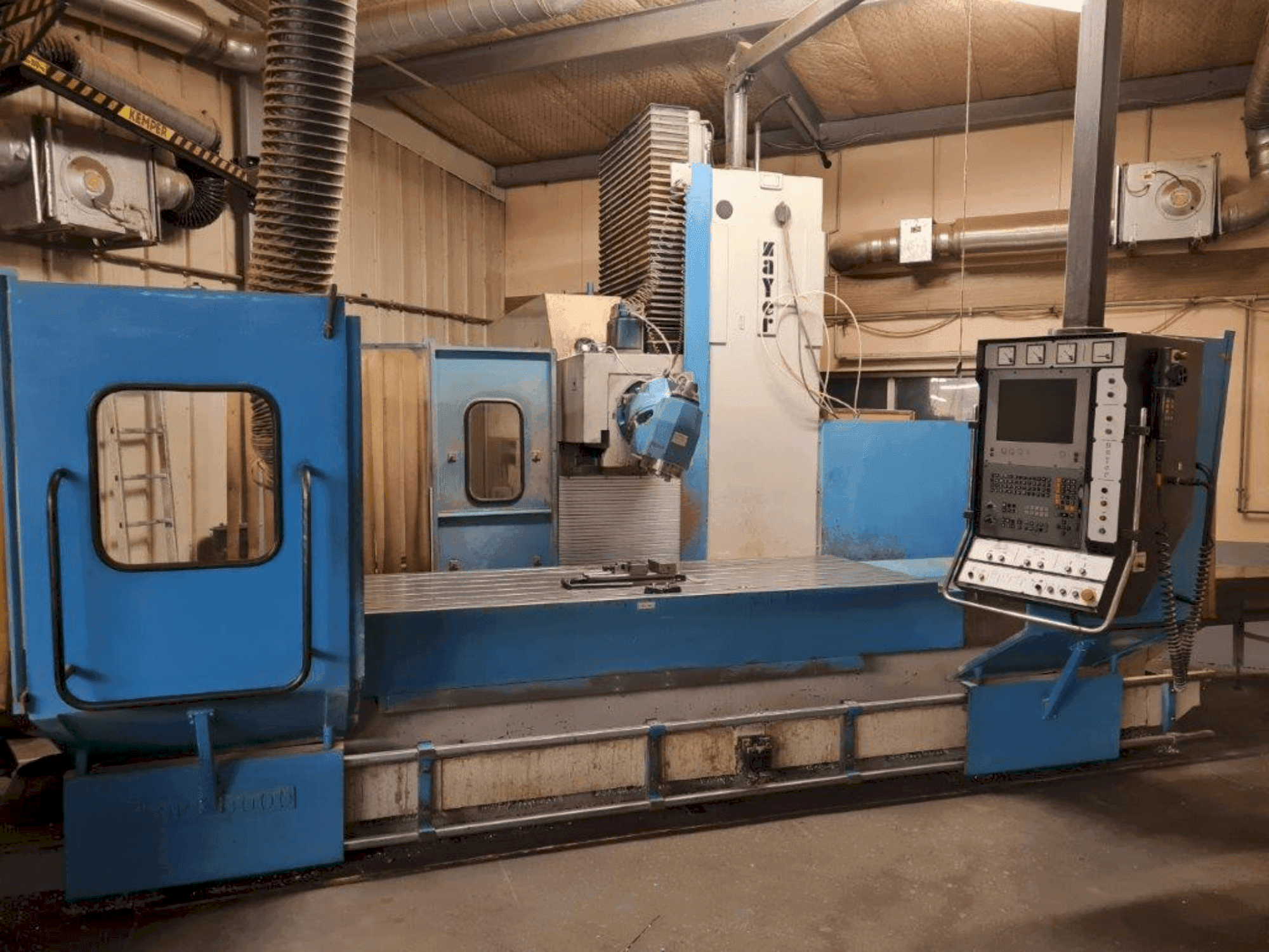 Widok z przodu maszyny Zayer 30KF3000