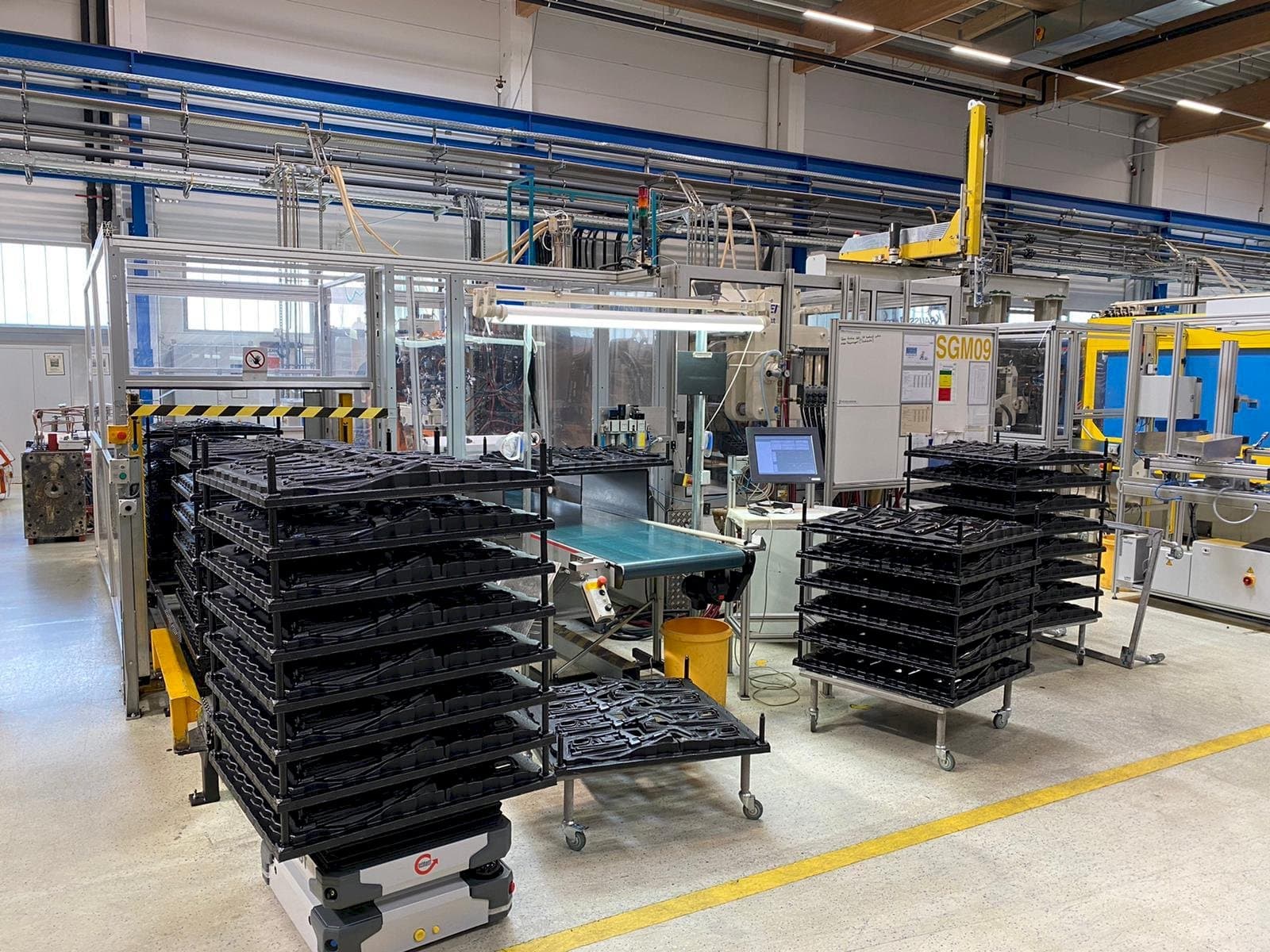 Widok z przodu maszyny Krauss Maffei 650-1900-520 CZ Multinject