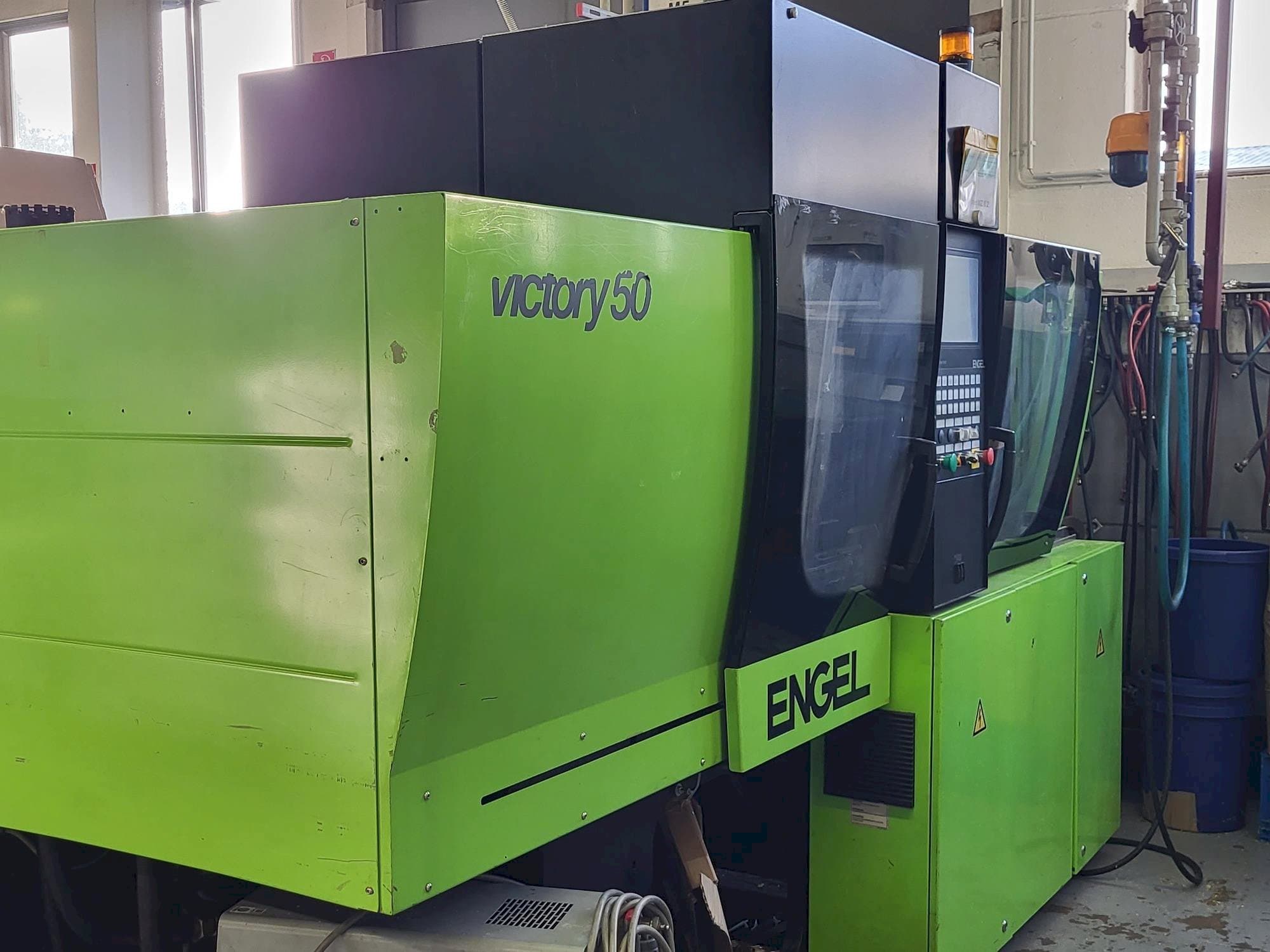 Widok lewej strony maszyny Engel Victory 200/50 FOCUS