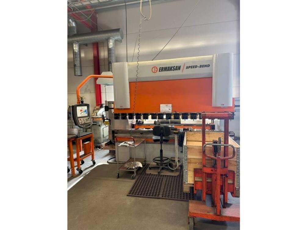 Widok z przodu maszyny ERMAKSAN Speedbend 3135
