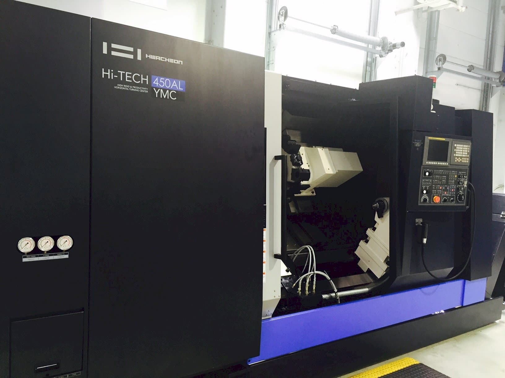 Widok z przodu maszyny HWACHEON HI-TECH 450AL YMC