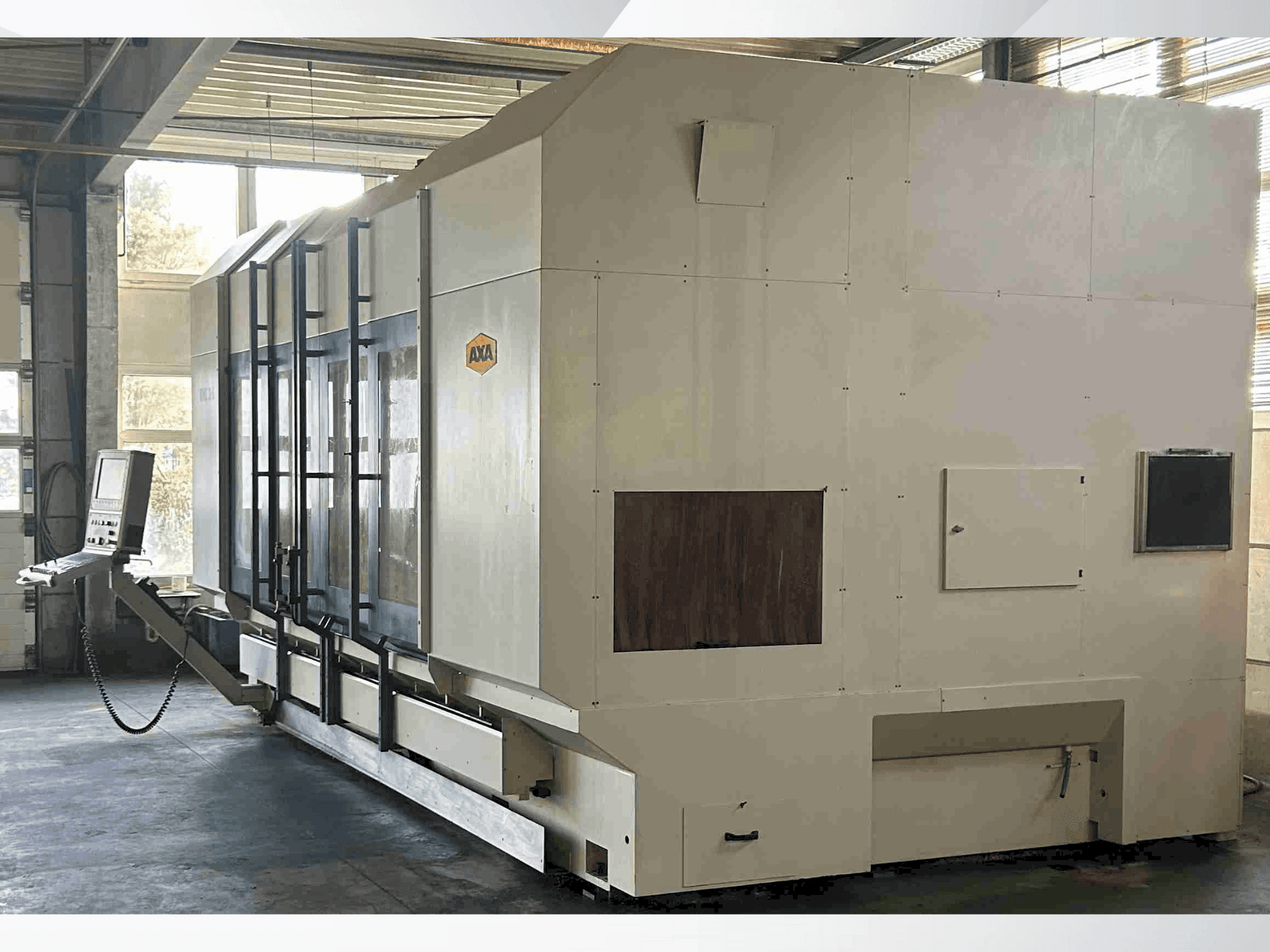 Widok z przodu maszyny AXA VHC 3-3000 S