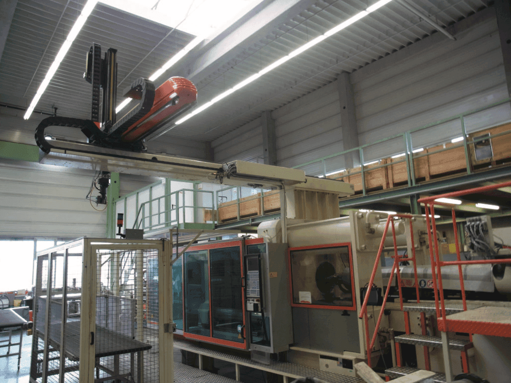 Widok z przodu maszyny Krauss Maffei 650-6100 CM