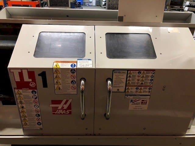 Widok z przodu maszyny HAAS TL-1