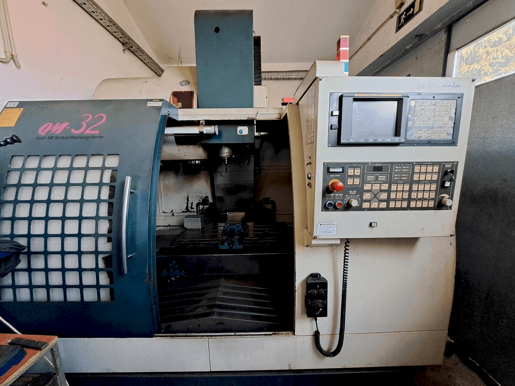 Widok z przodu maszyny Feeler QM-32