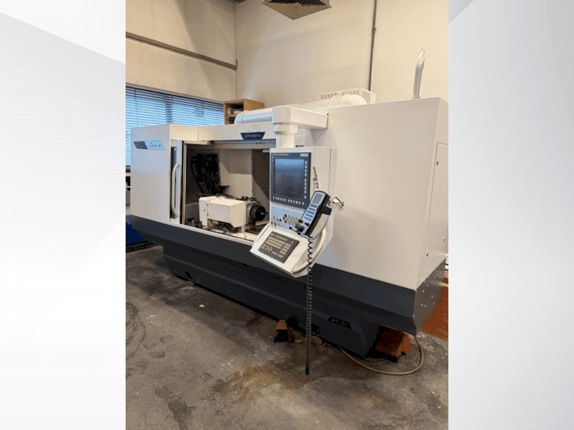 Widok z przodu maszyny STUDER  S31