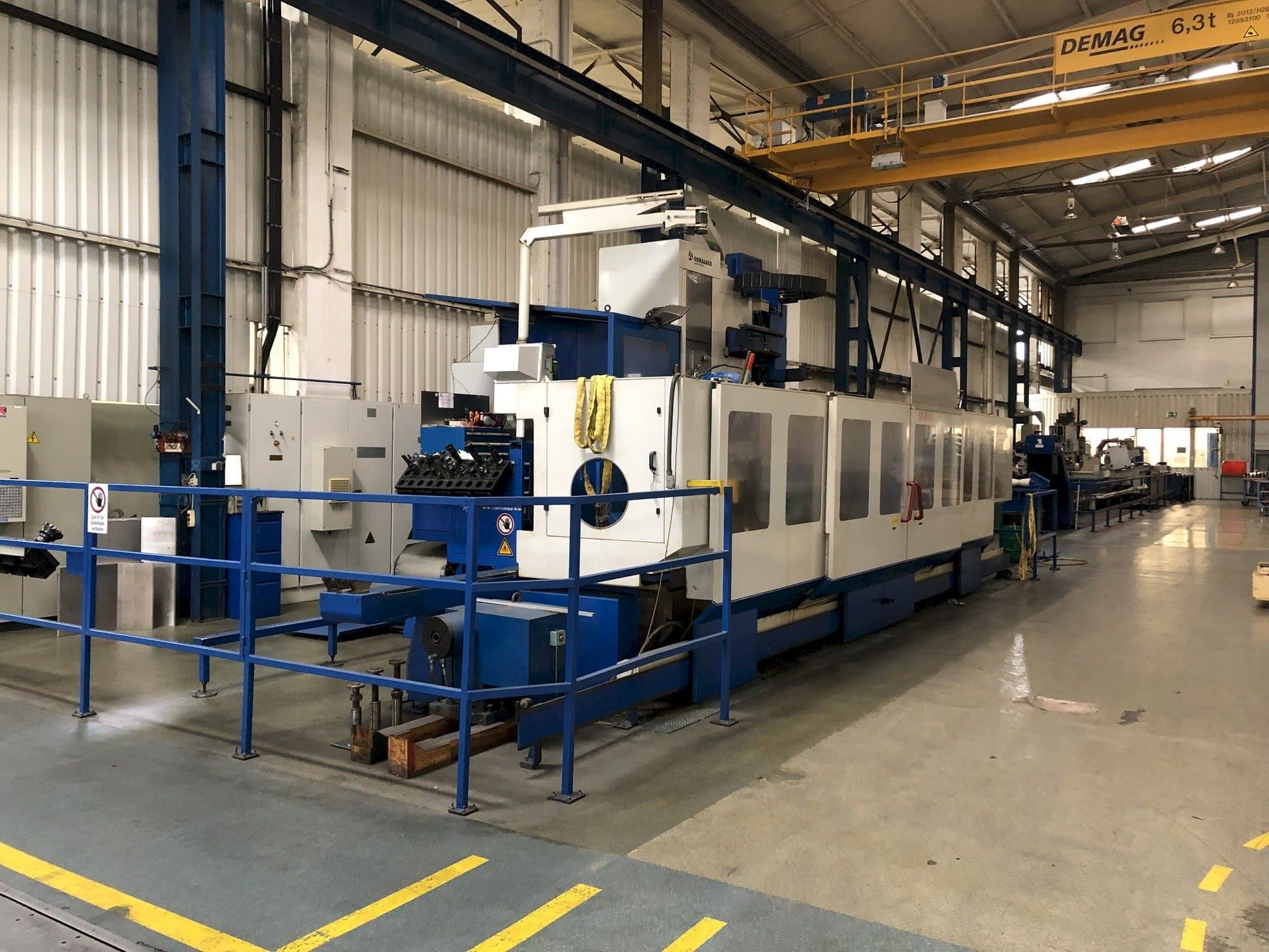 Widok z przodu maszyny Soraluce SP-8000