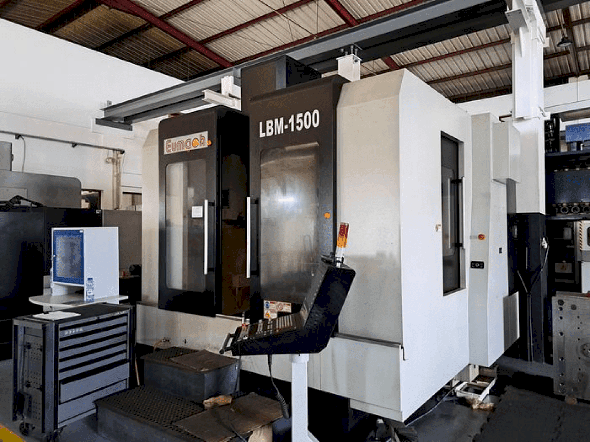 Widok z przodu maszyny Eumach LBM-1500