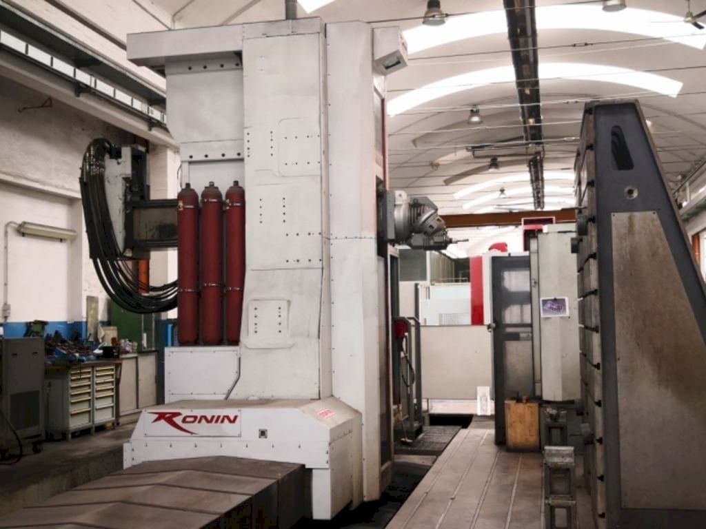 Widok z przodu maszyny FPT Ronin