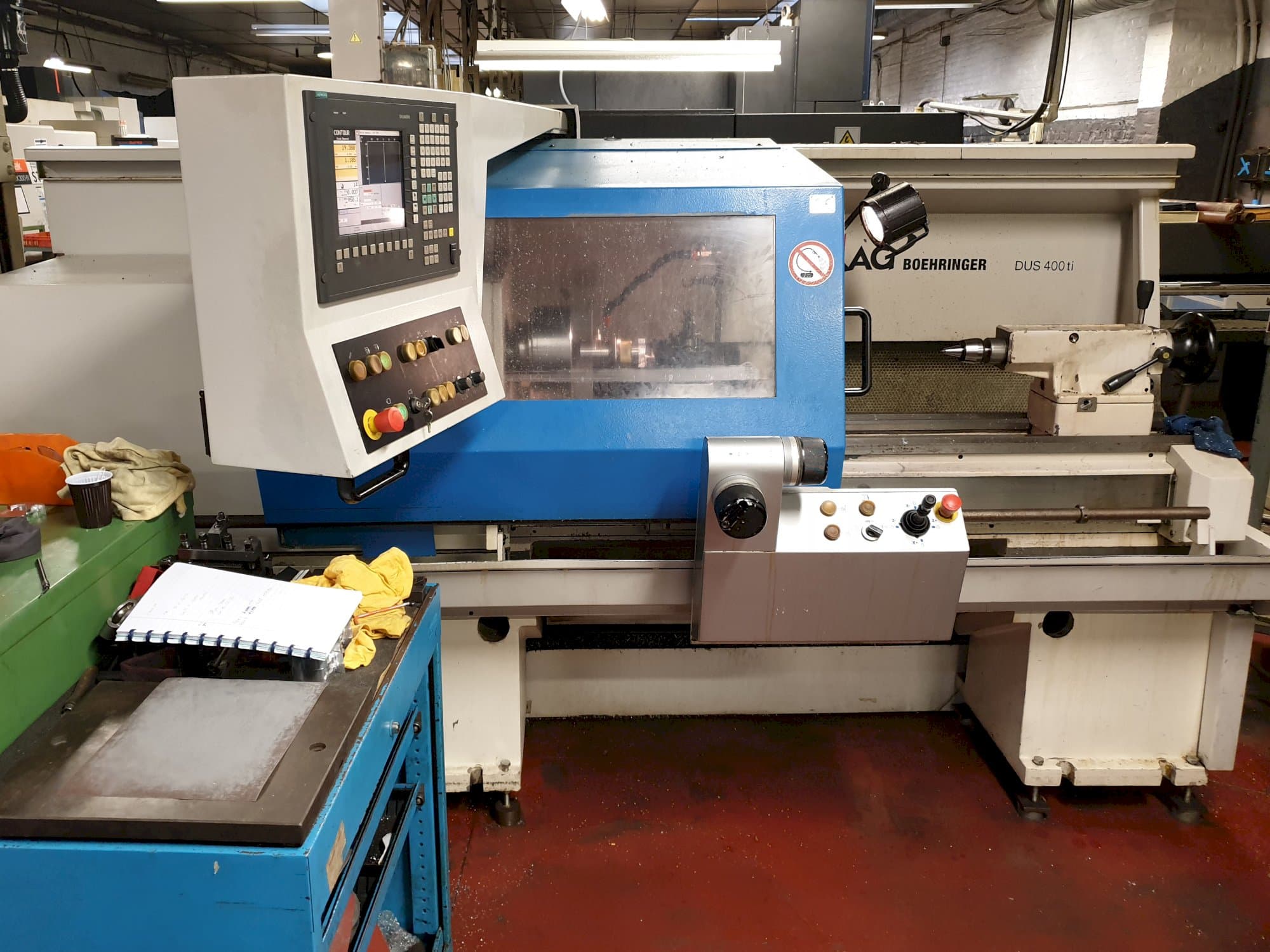 Widok z przodu maszyny BOEHRINGER DUS 400 ti