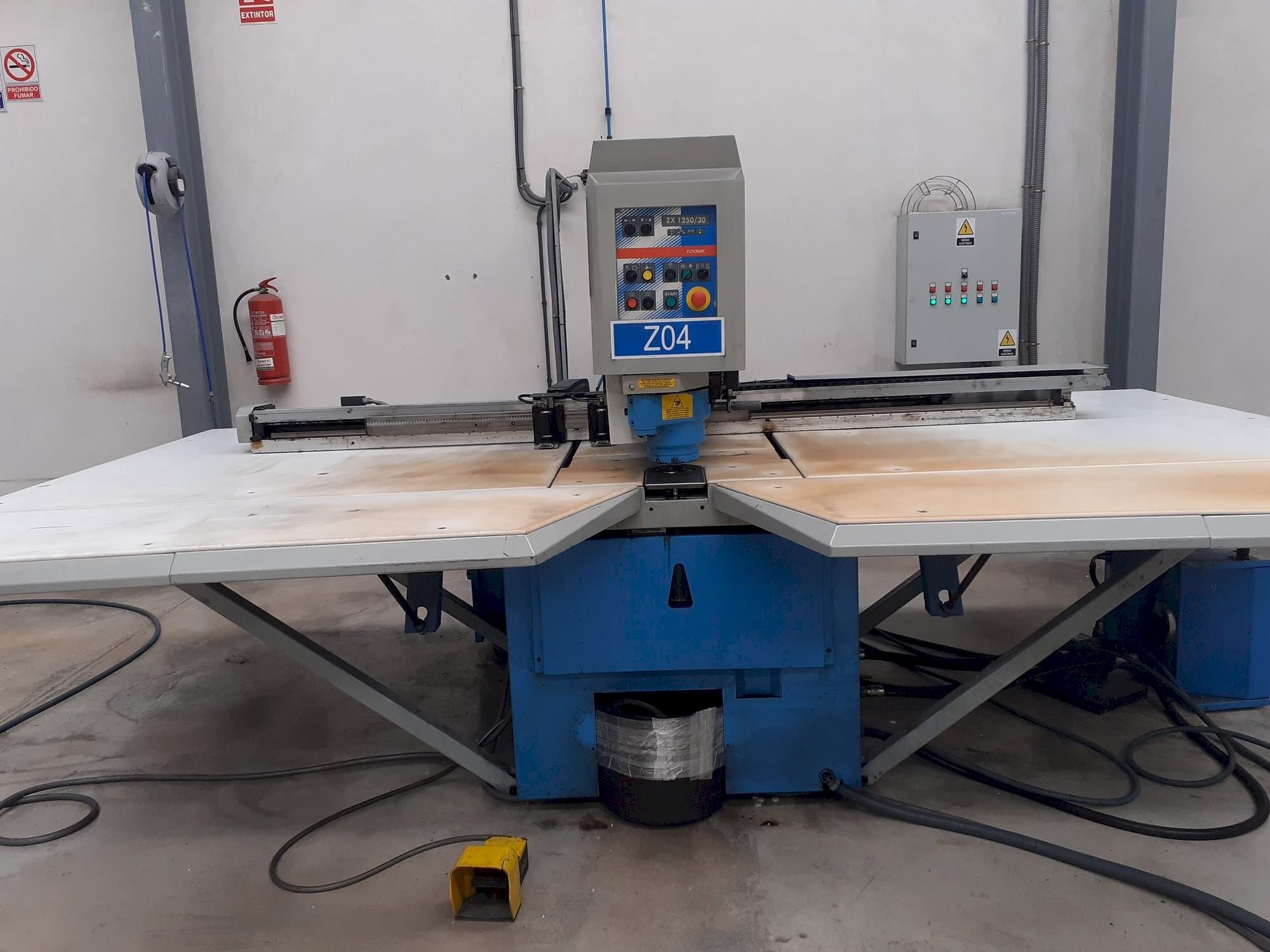 Widok z przodu maszyny Euromac ZX125-30