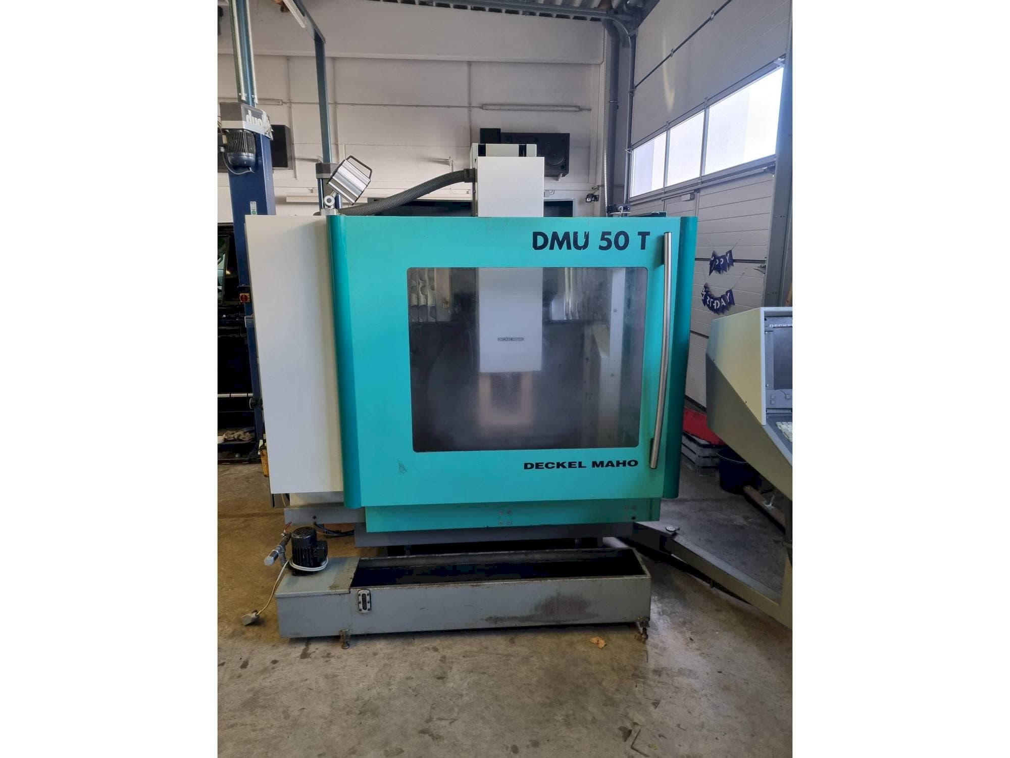 Widok z przodu maszyny DECKEL MAHO DMU 50 T