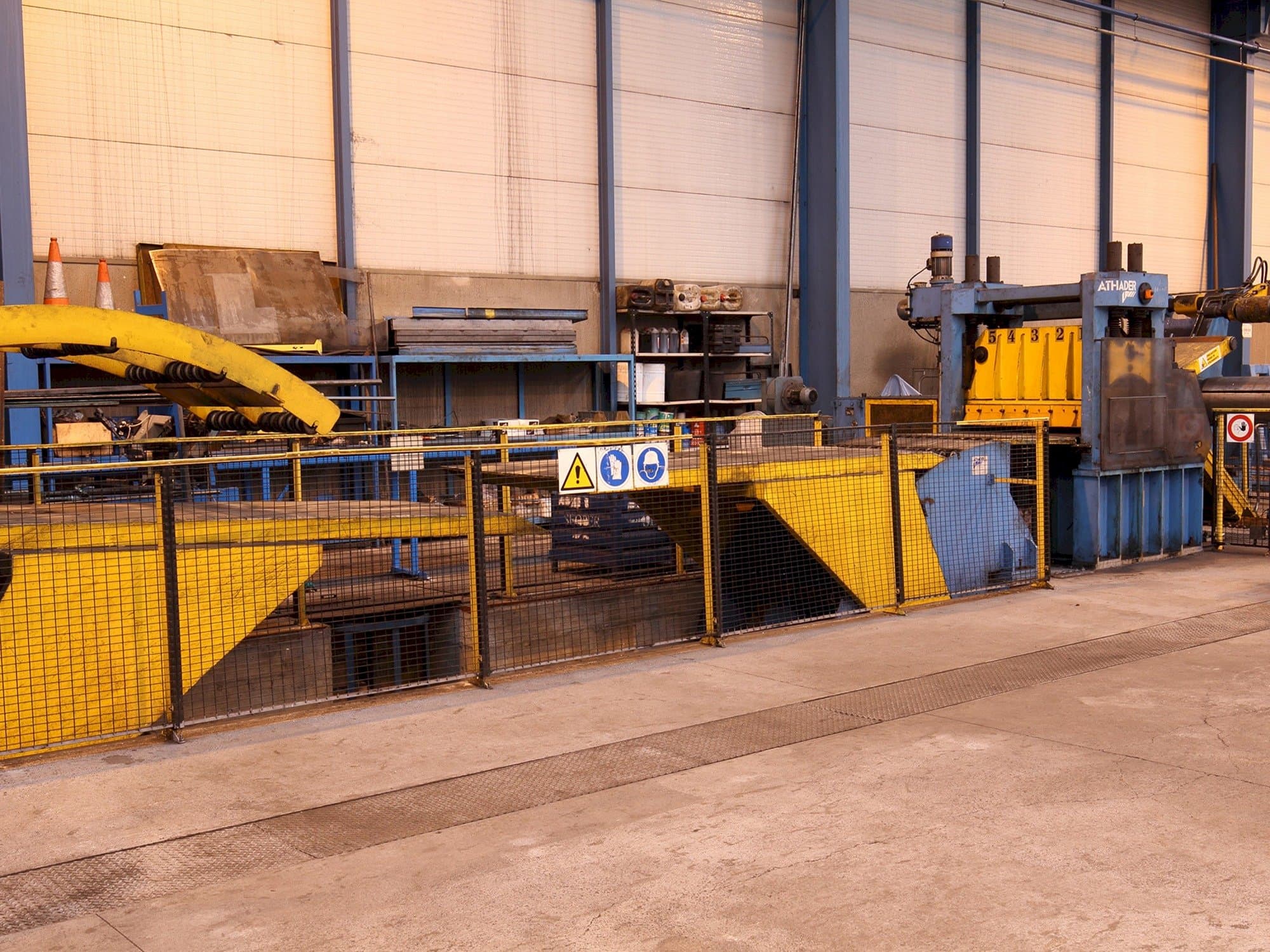 Widok z przodu maszyny ATHADER J21