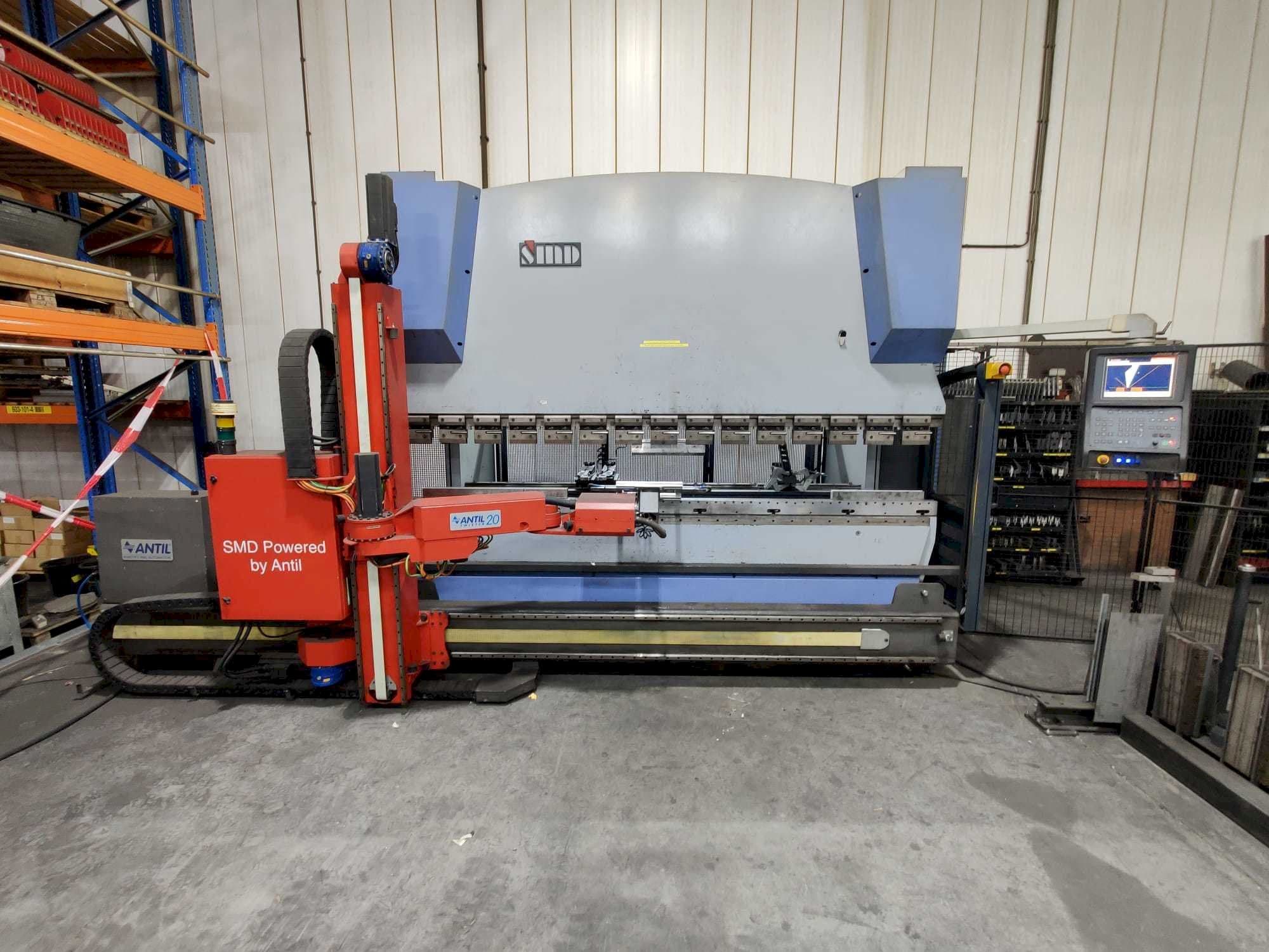 Widok z przodu maszyny SMD PBH 110-3100-4C