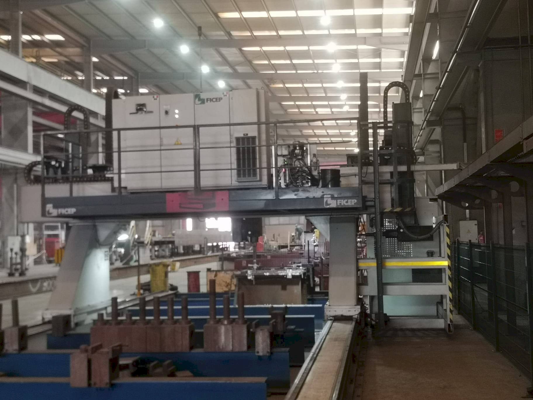 Widok z przodu maszyny FICEP 3003/12 GDD