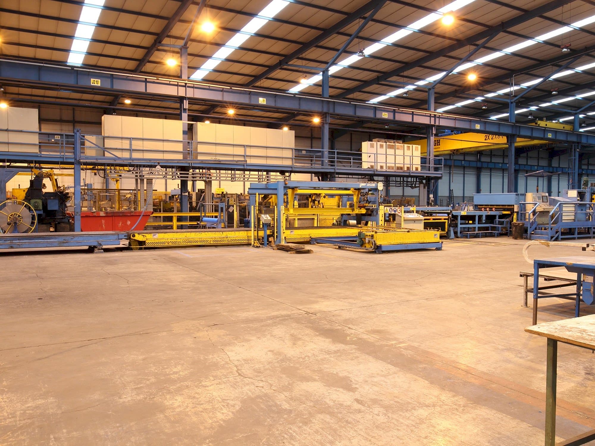 Widok z przodu maszyny ATHADER J23