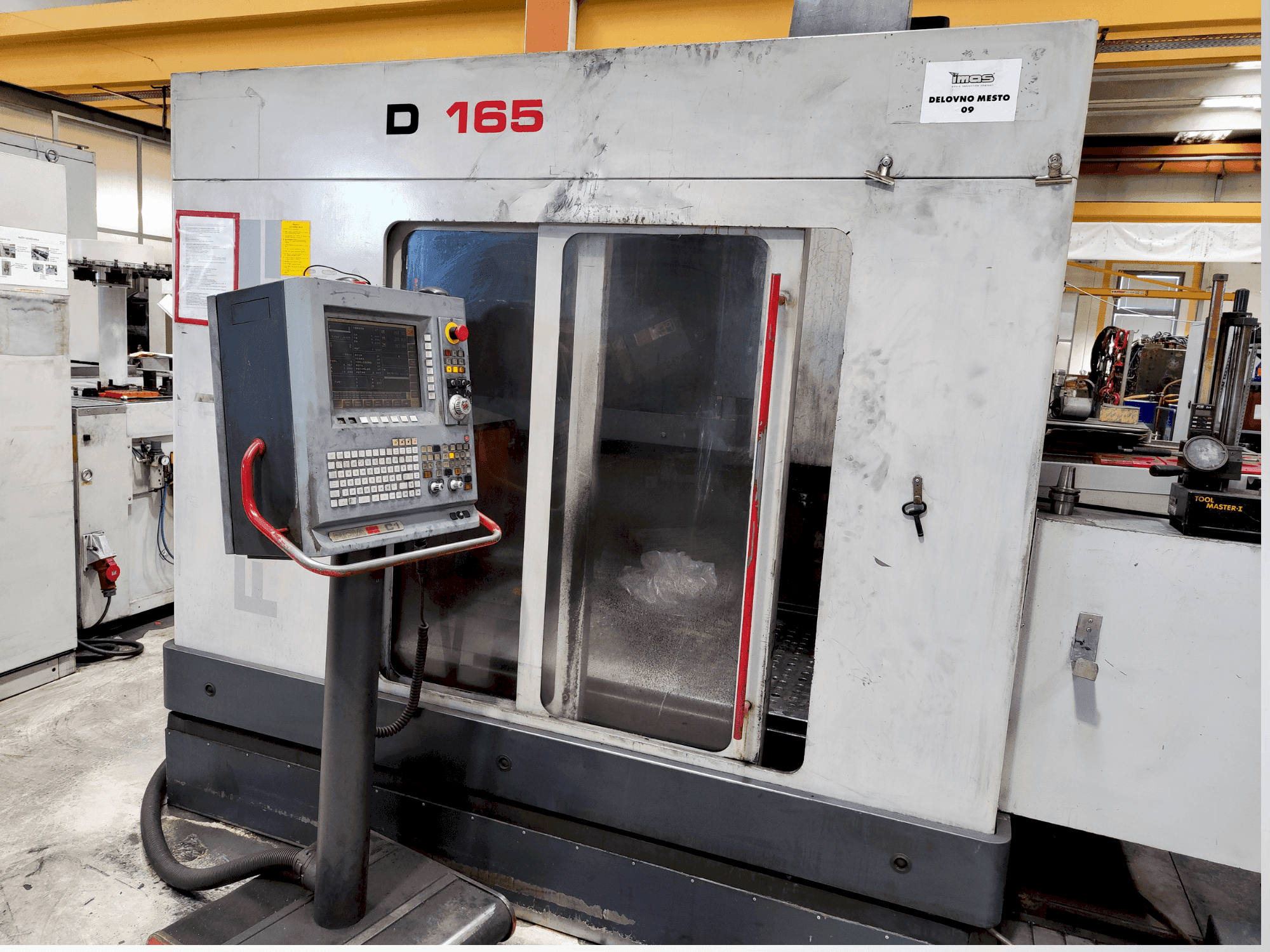 Widok z przodu maszyny Fidia D165 3A