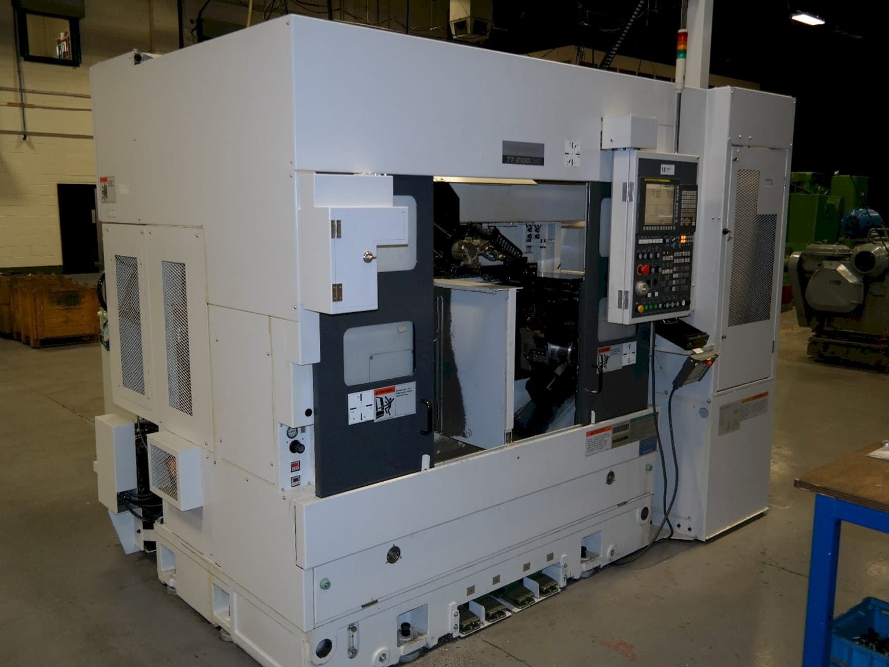Widok z przodu maszyny Takisawa TT2100CMGA