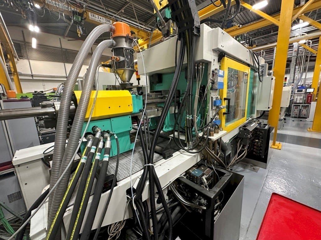 Widok lewej strony maszyny Arburg Allrounder 570C 2000 -350/150