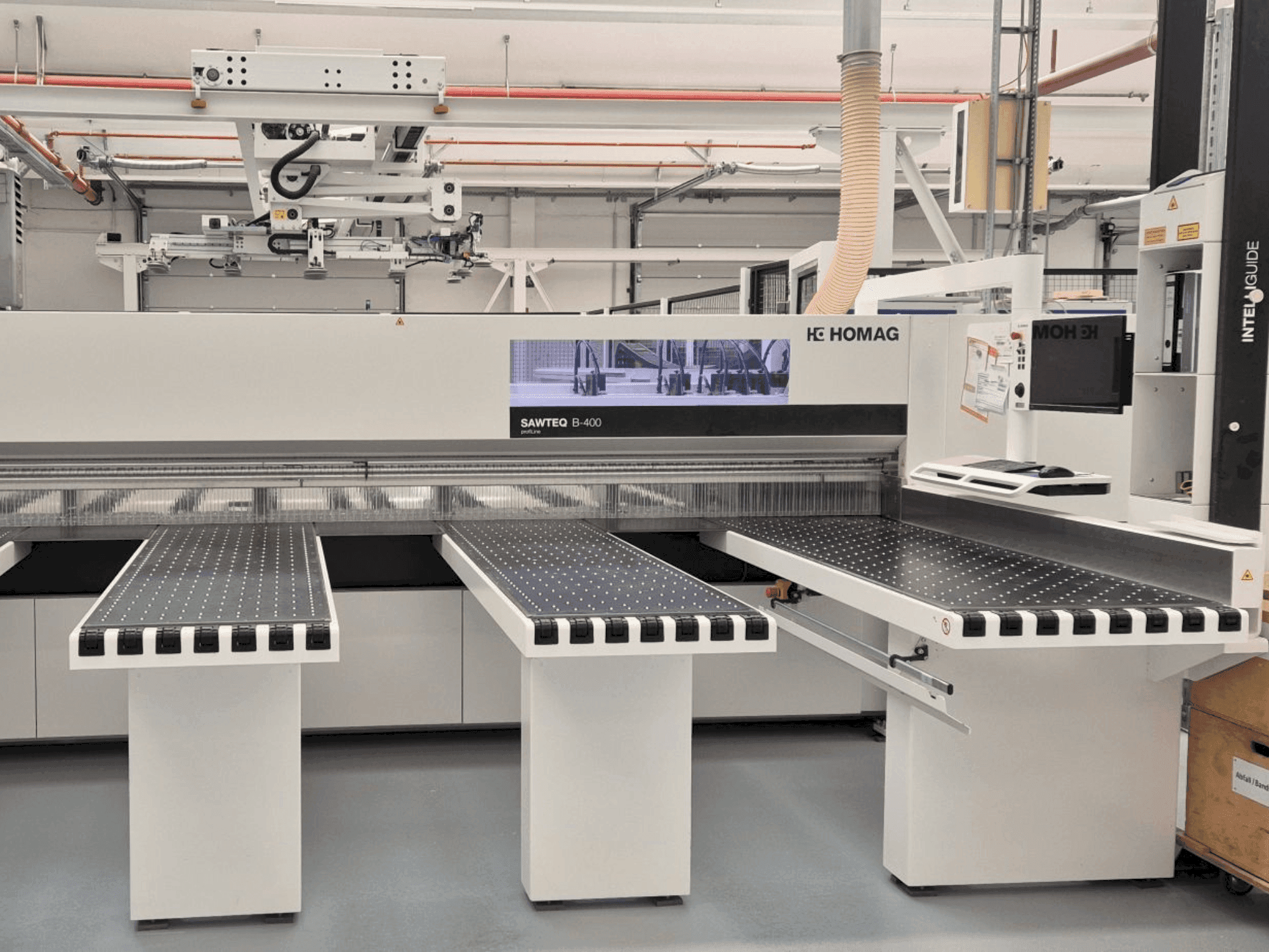 Widok z przodu maszyny HOLZMA HPP 400