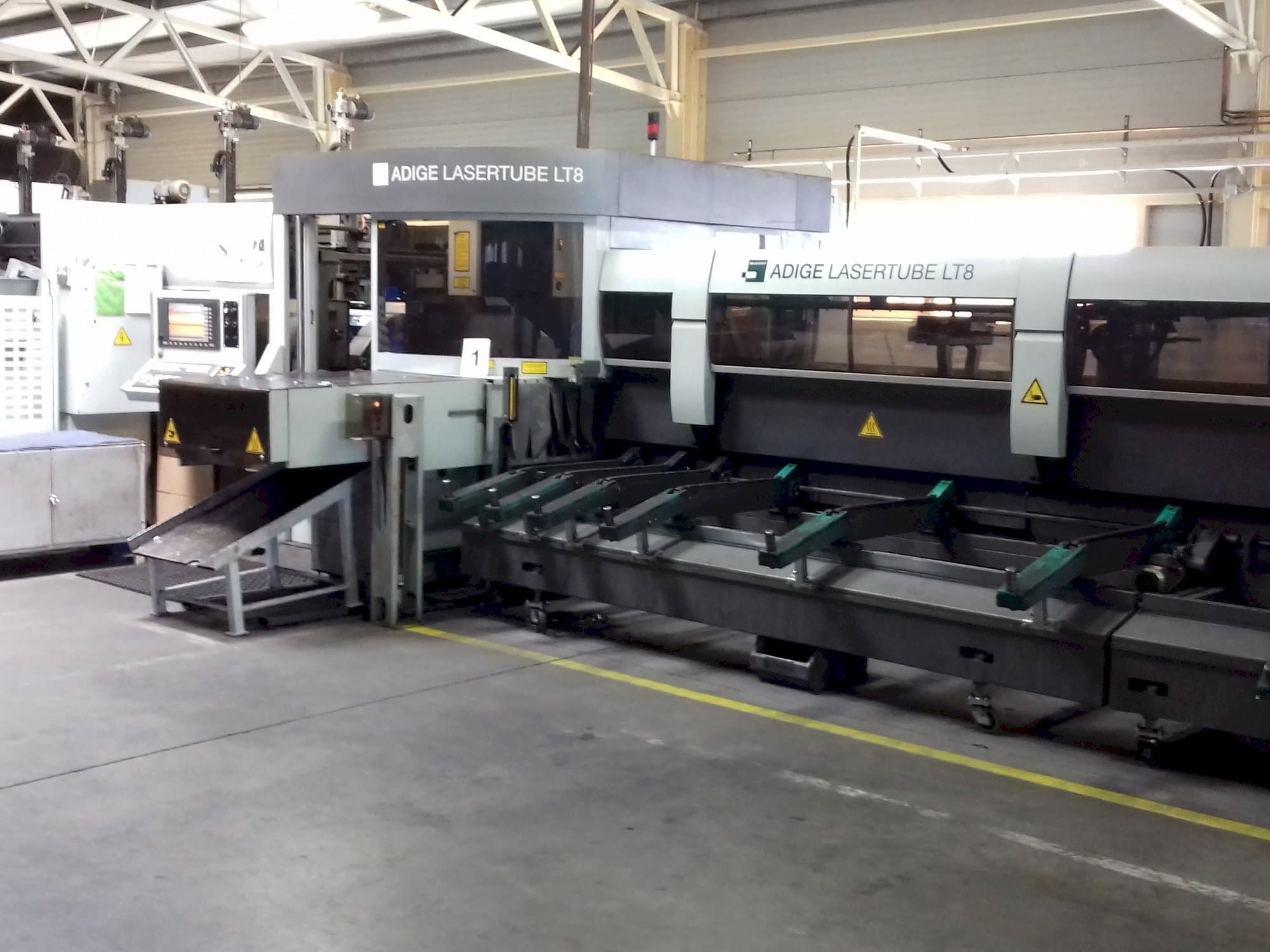 Widok z przodu maszyny ADIGE LT 8