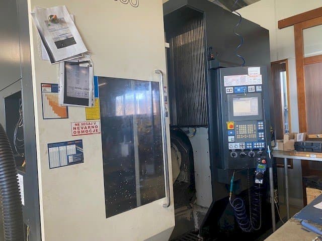 Widok z przodu maszyny Makino D500