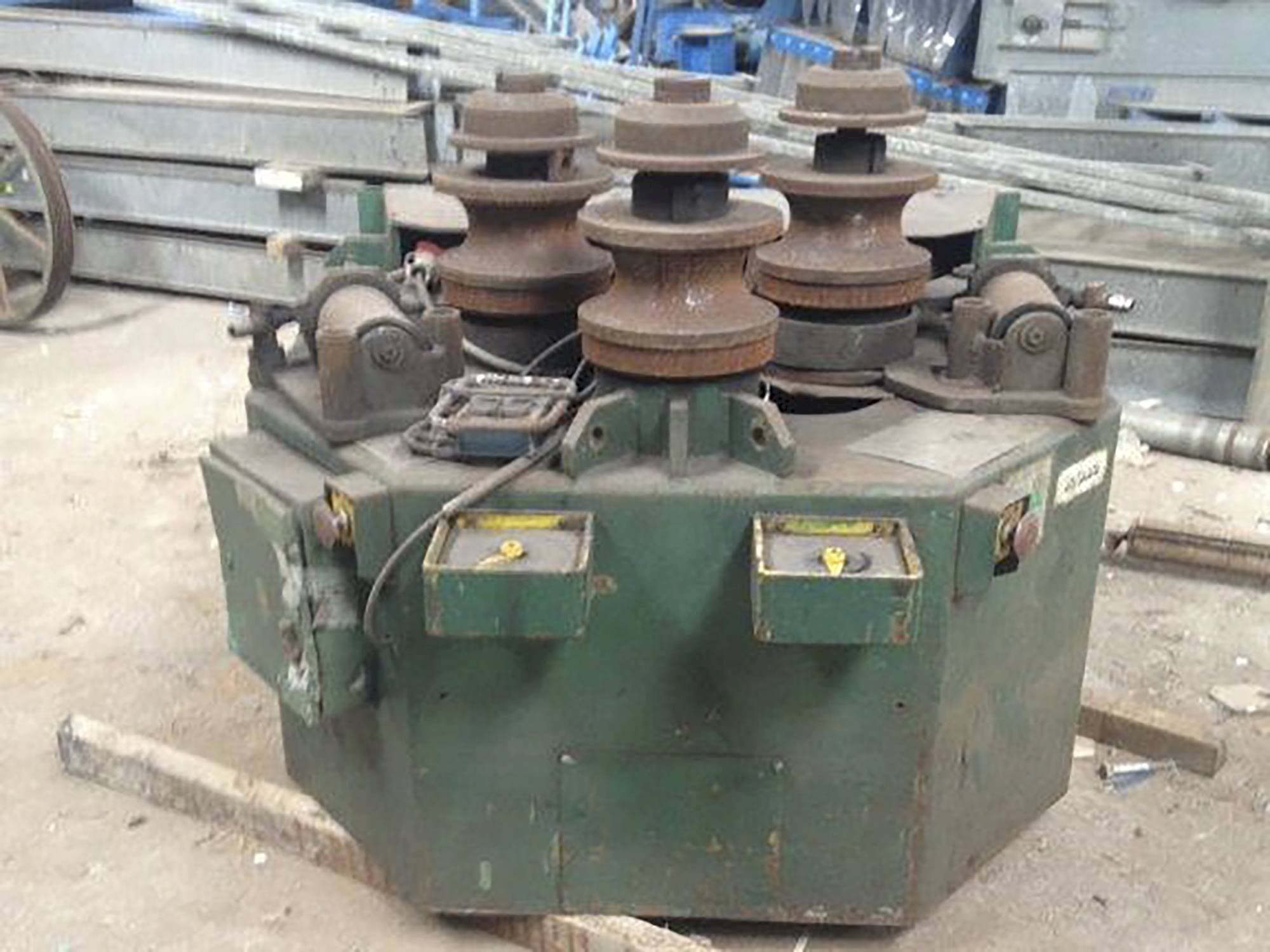 Widok z przodu maszyny ROUNDO R-5