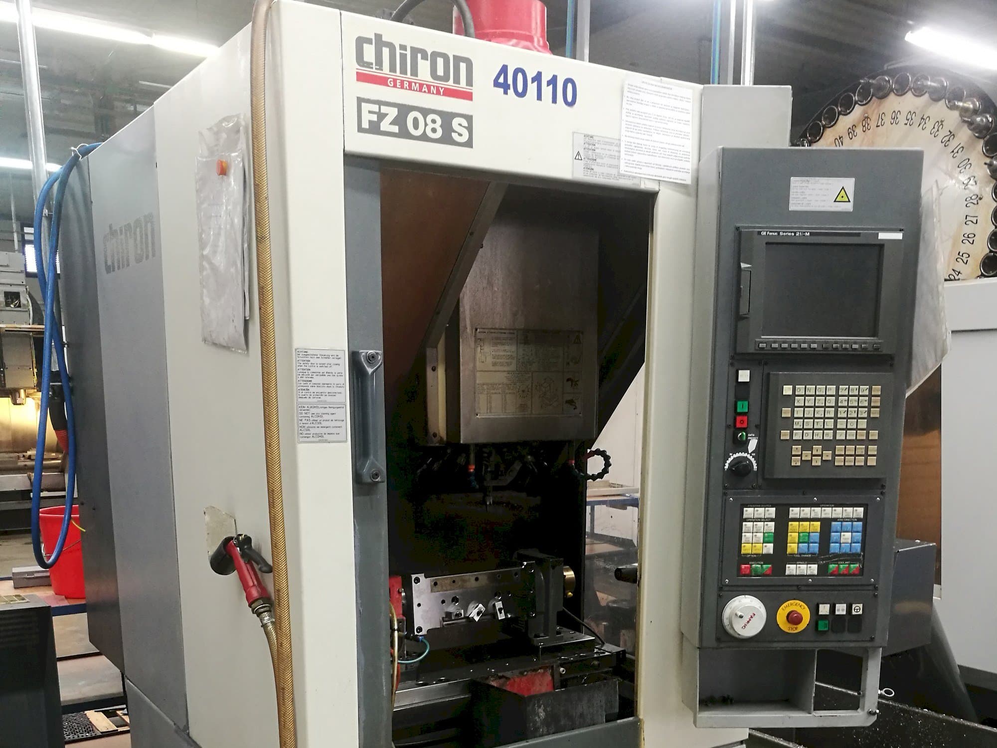 Widok z przodu maszyny CHIRON FZ08S