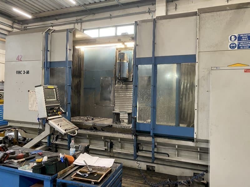 Widok z przodu maszyny AXA VHC 3M/2E