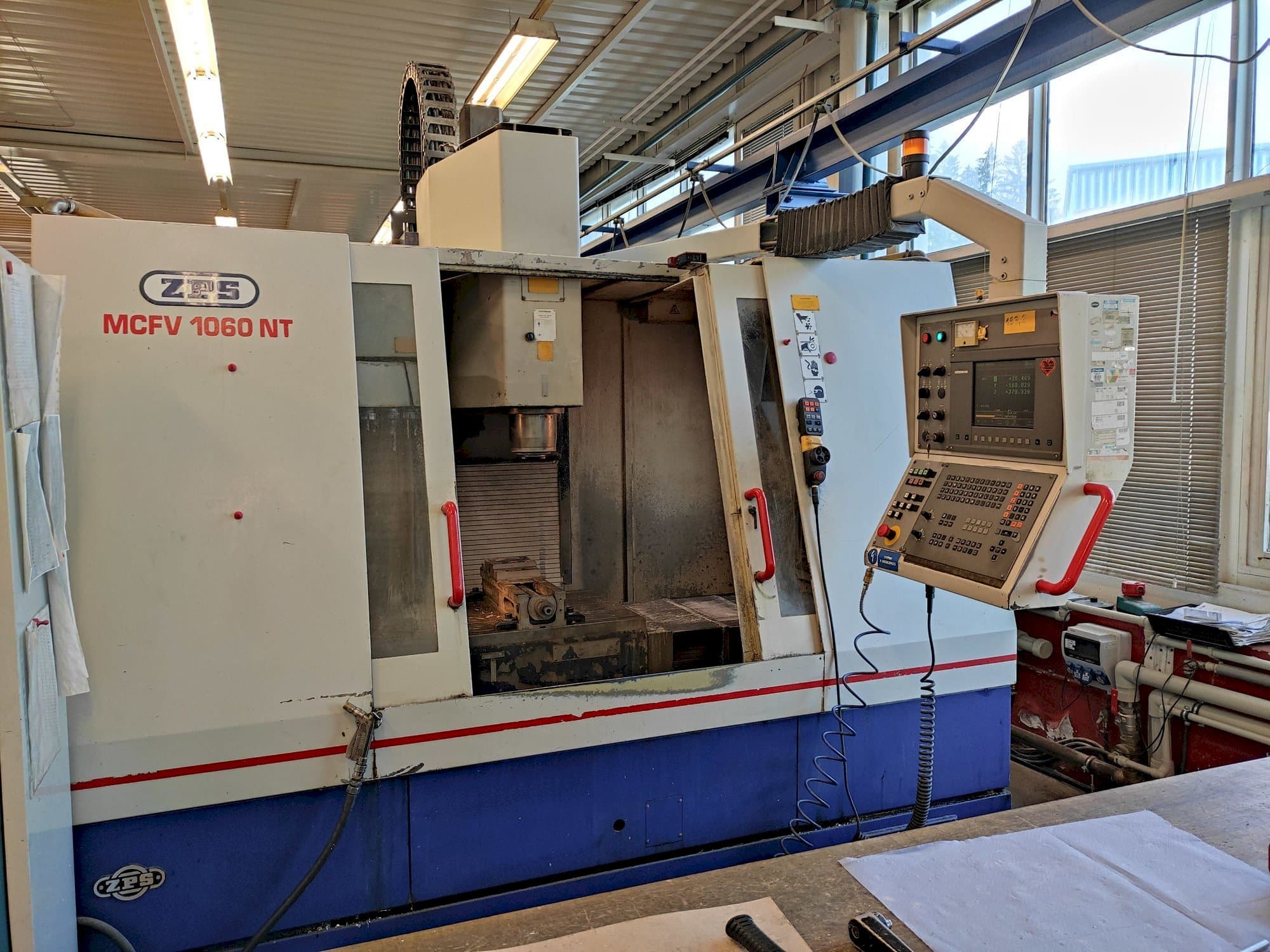 Widok z przodu maszyny ZPS MCFV 1060 NT