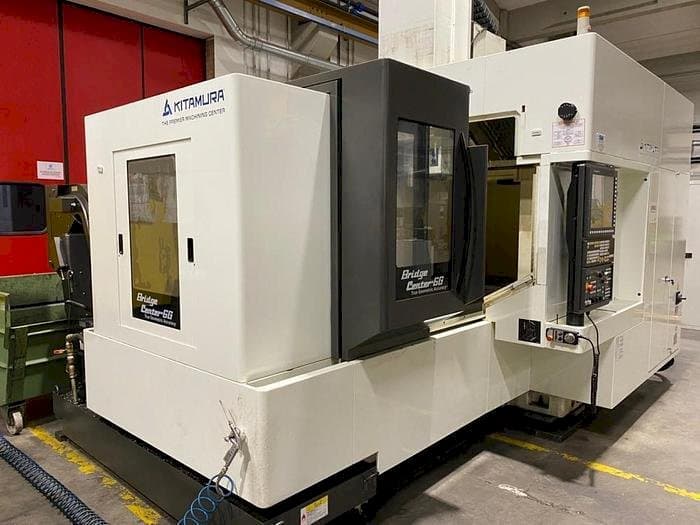 Widok z przodu maszyny Kitamura Bridge 6G