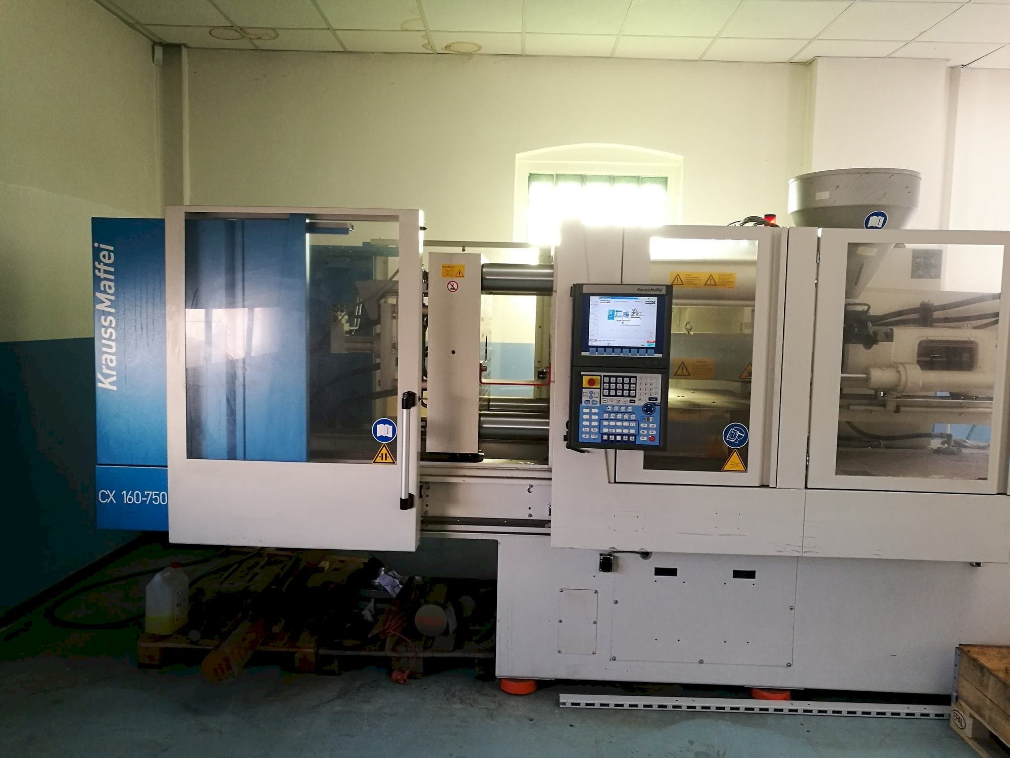 Widok z przodu maszyny Krauss Maffei KM 160-750 CX