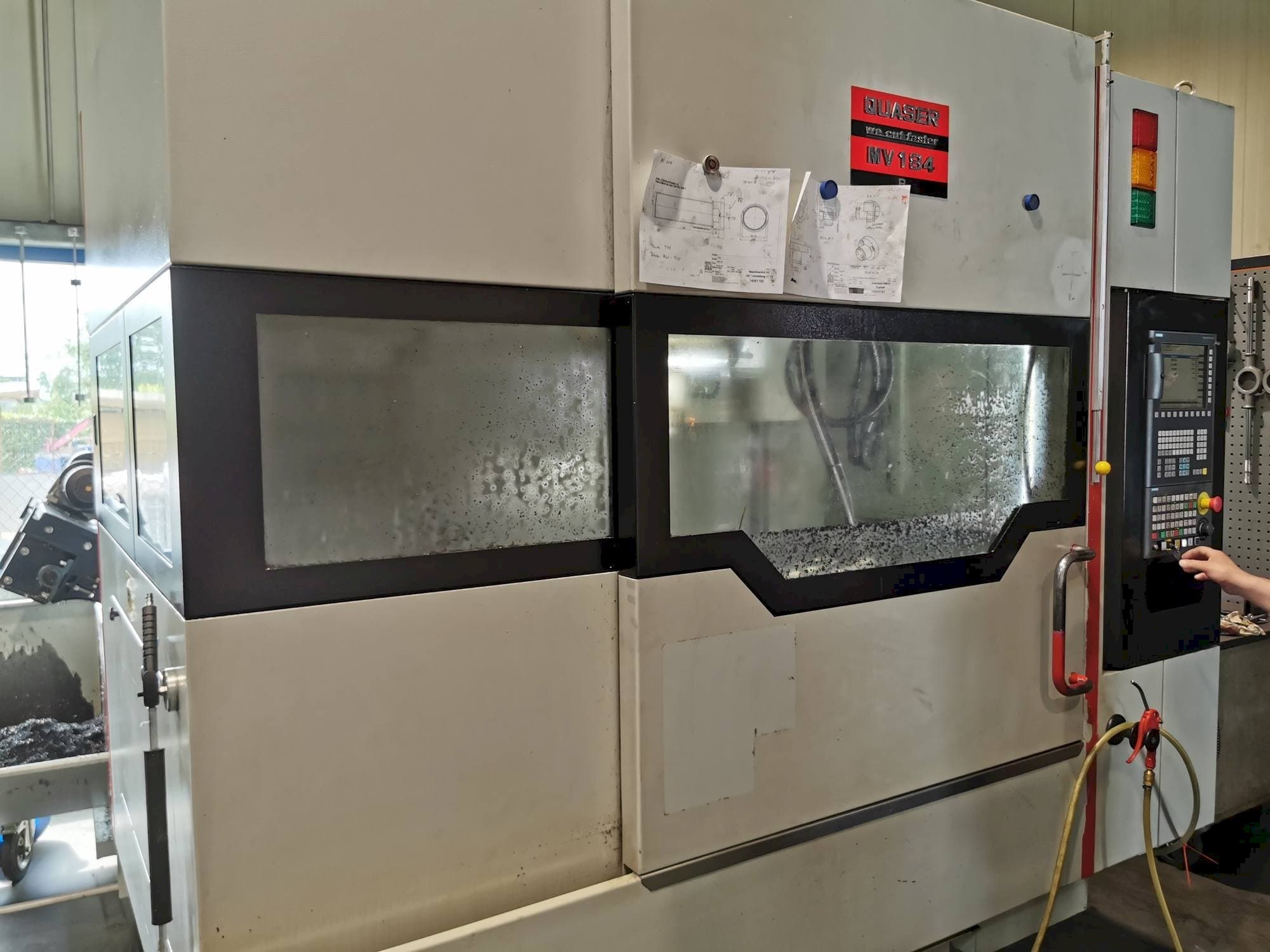 Widok z przodu maszyny Quaser MV154APC/P12