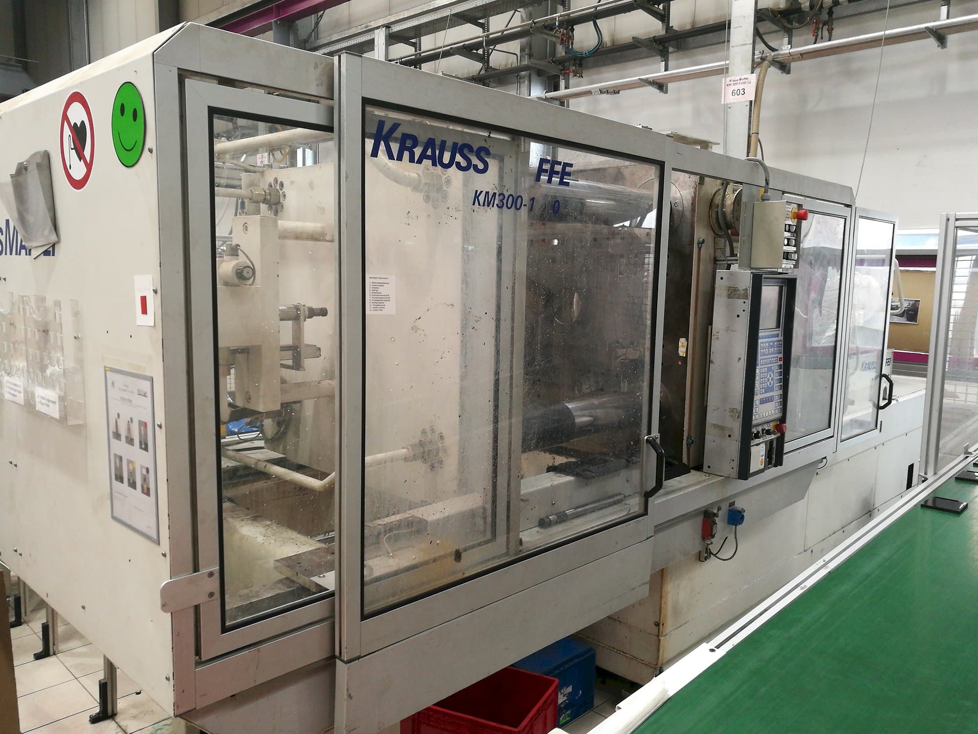 Widok z lewej maszyny Krauss Maffei KM 300-1400 C2