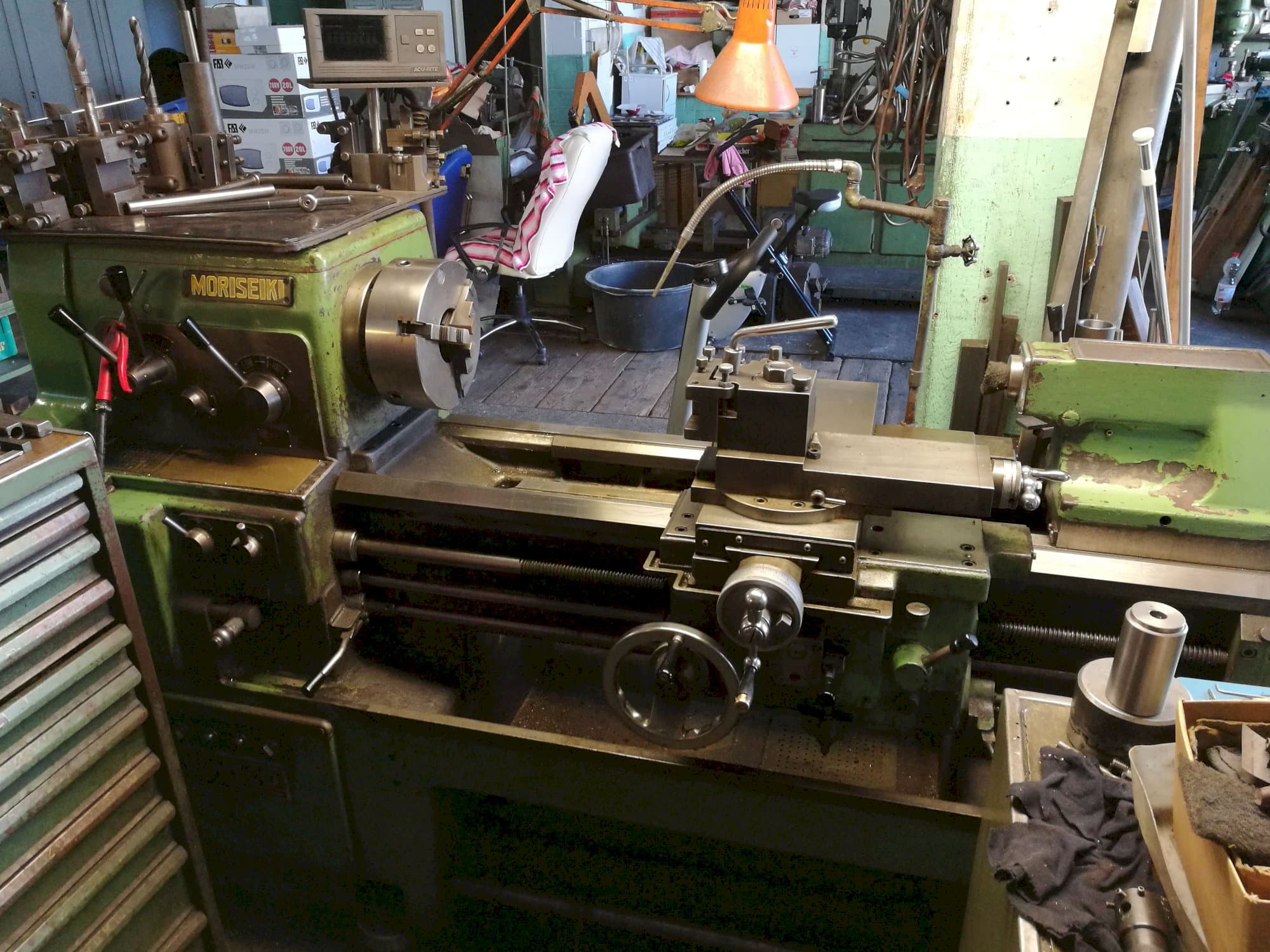 Widok z przodu maszyny MORI SEIKI MS 850