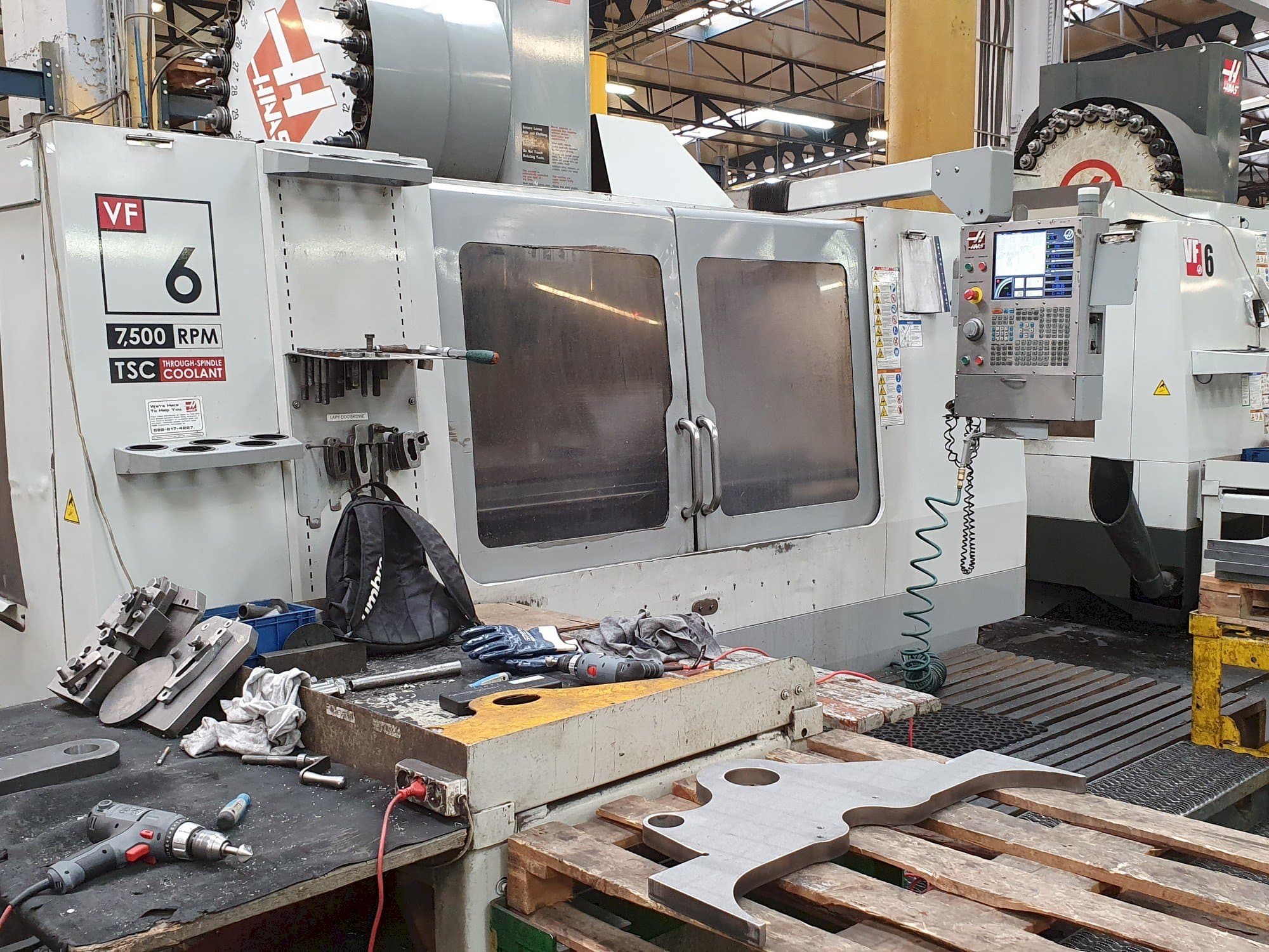 Widok z przodu maszyny HAAS VF-6 / 50HE