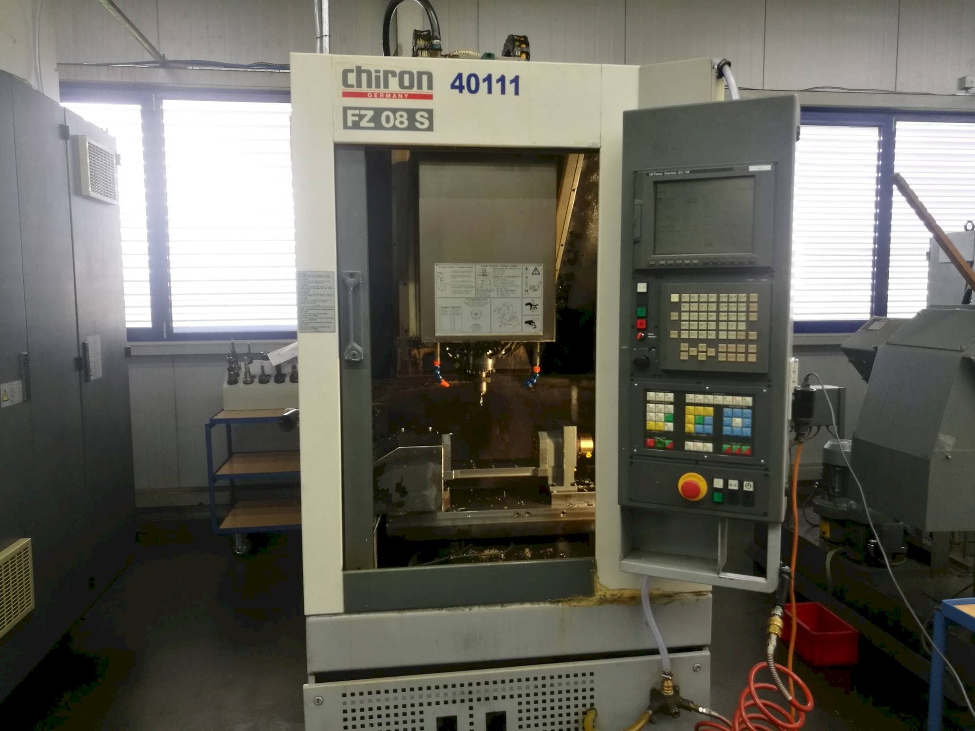 Widok z przodu maszyny CHIRON FZ08S