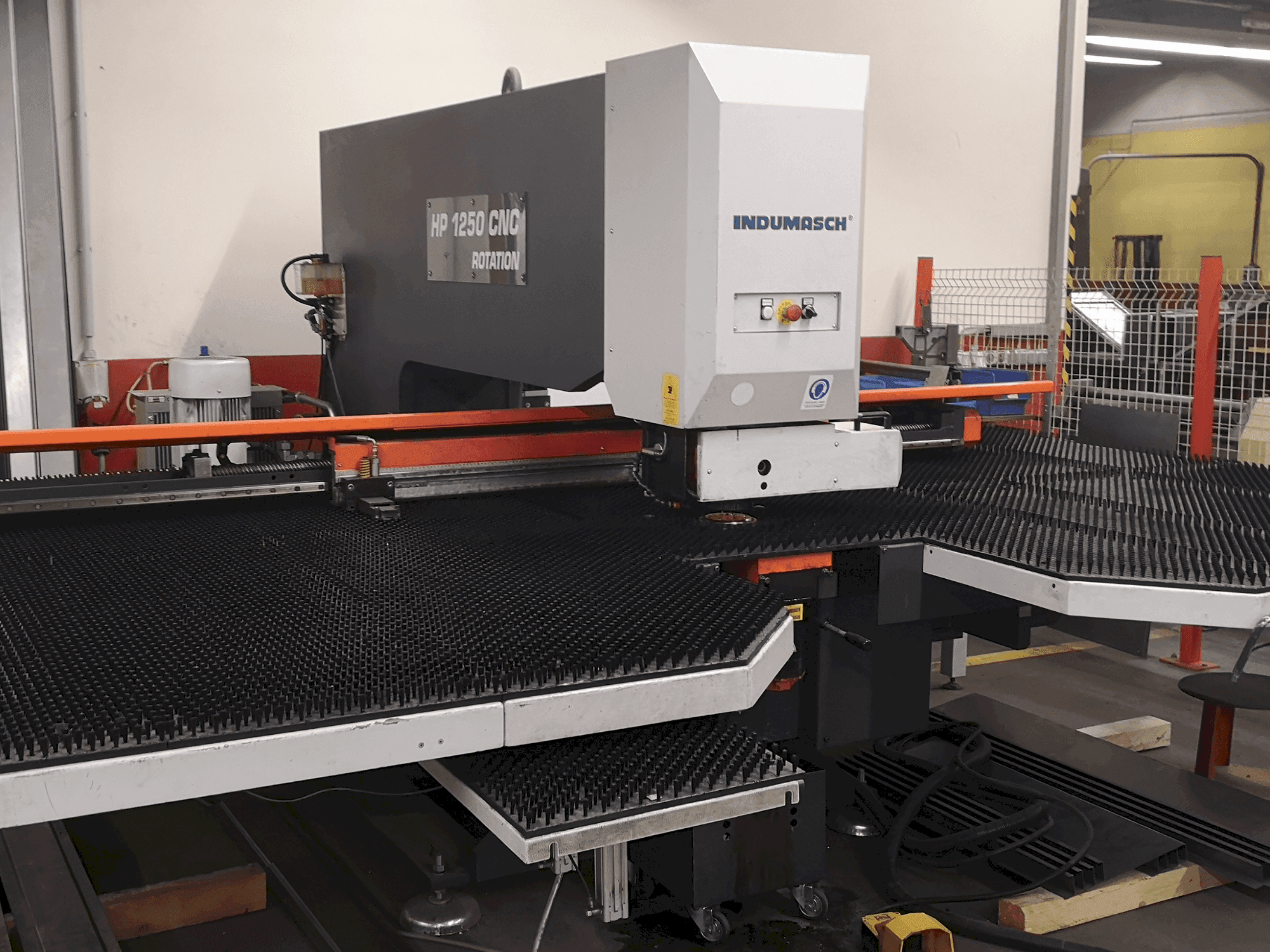 Widok z przodu maszyny IMAC HP 1250 INDEX