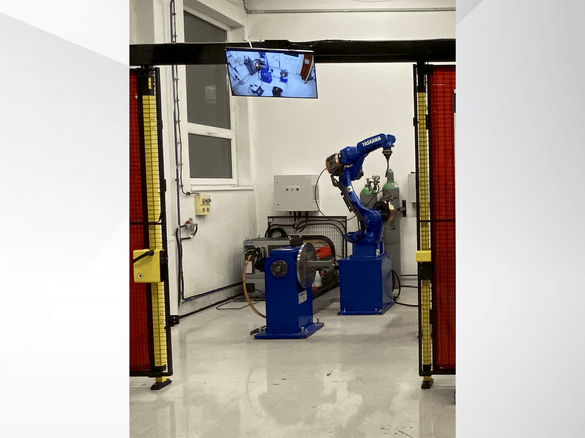 Widok z przodu maszyny Yaskawa Motoman AR1440
