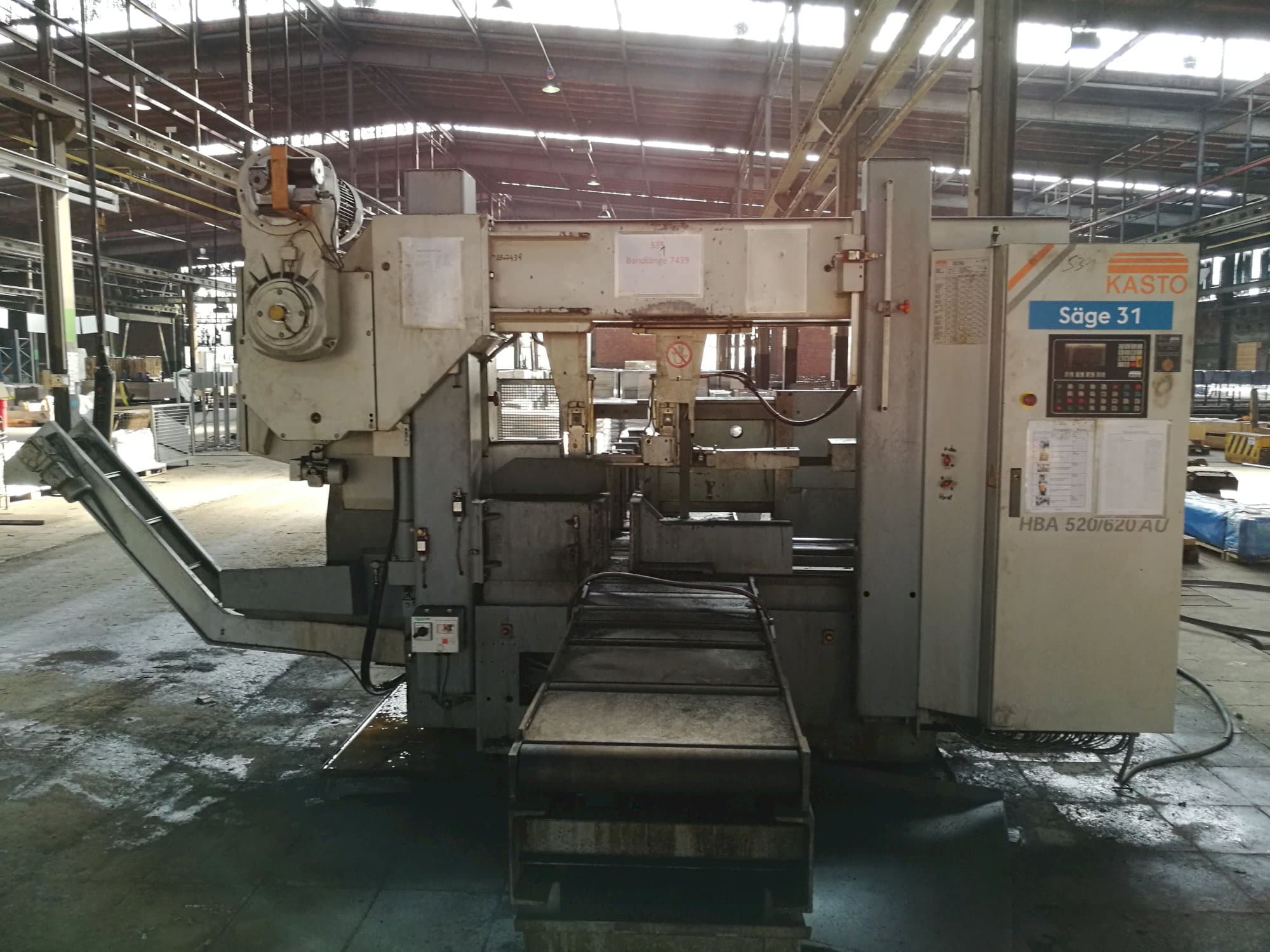 Widok z przodu maszyny KASTO HBA 520/620 AU