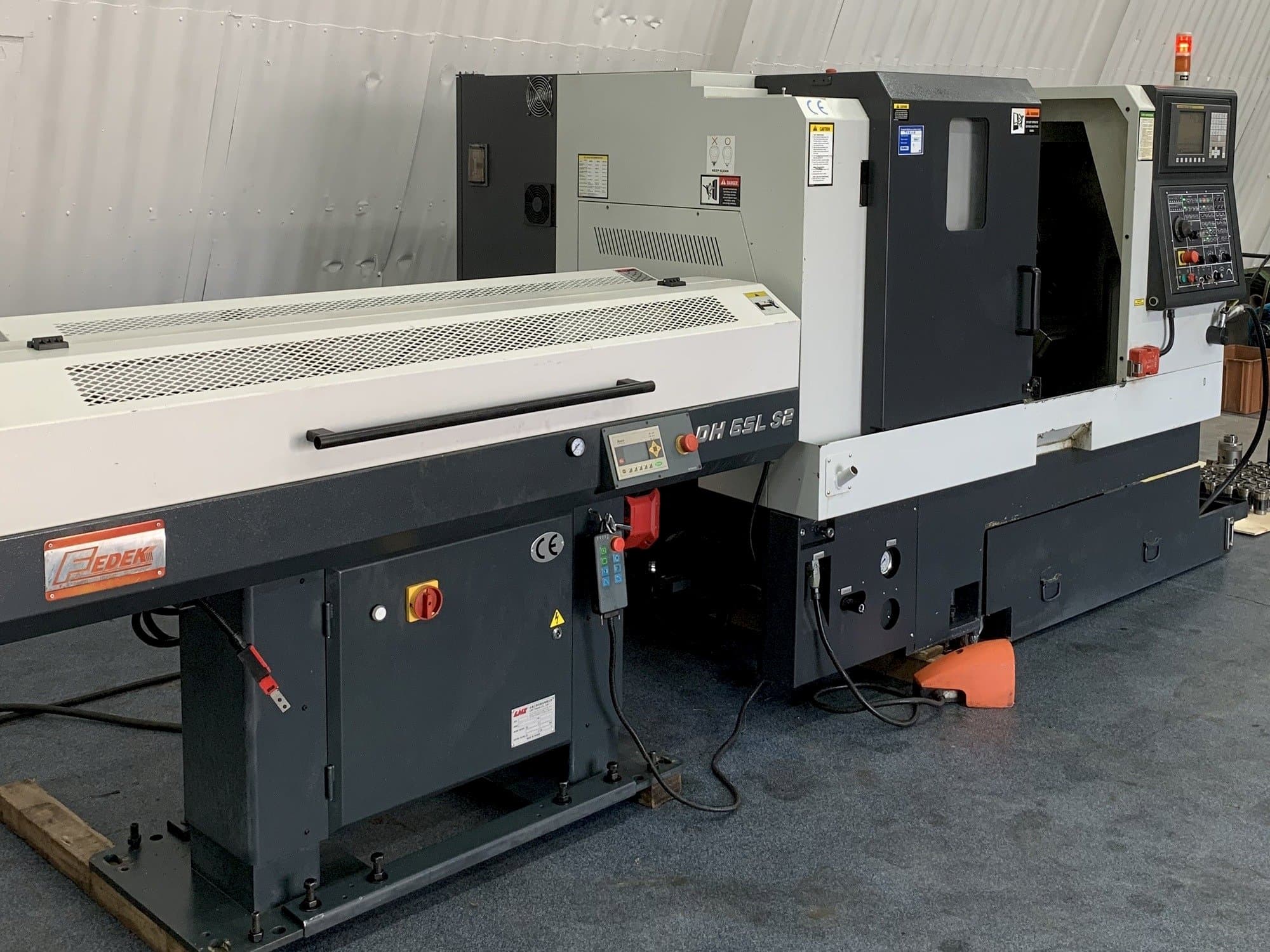 Widok z przodu maszyny Leadwell T-6