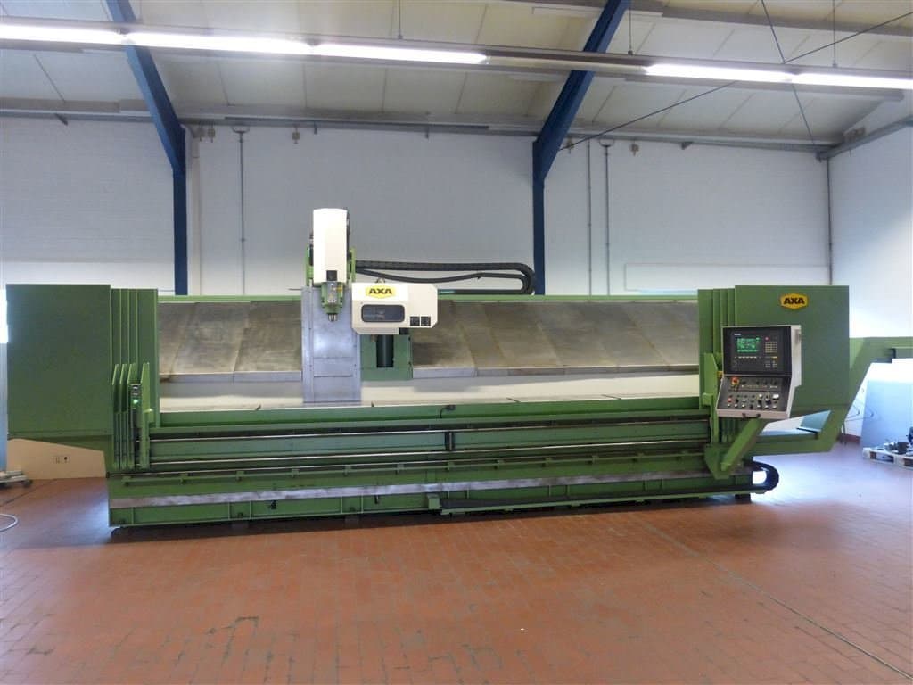Widok z przodu maszyny AXA VSC 1-5000M/E