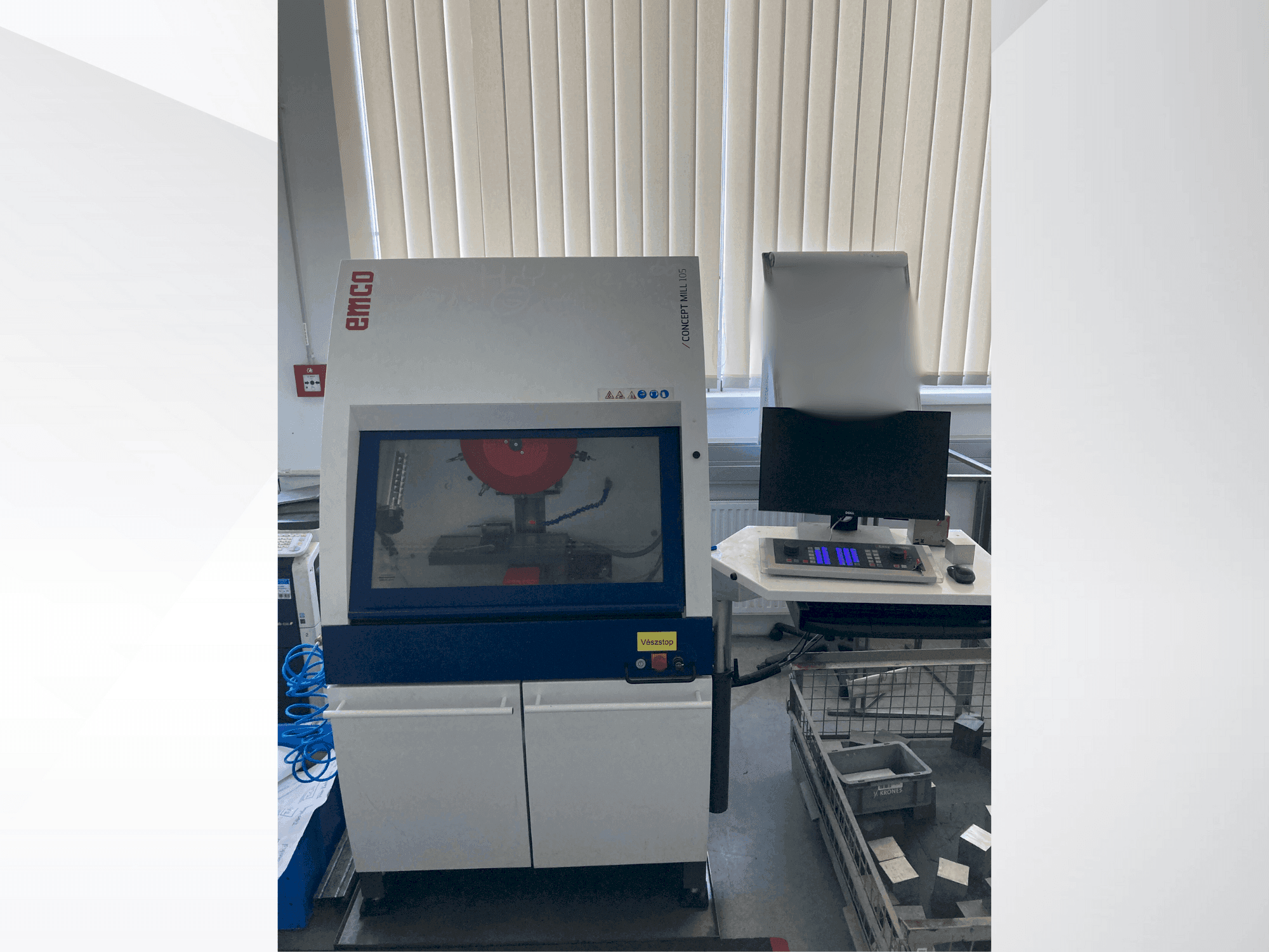 Widok z przodu maszyny EMCO Concept Mill 105