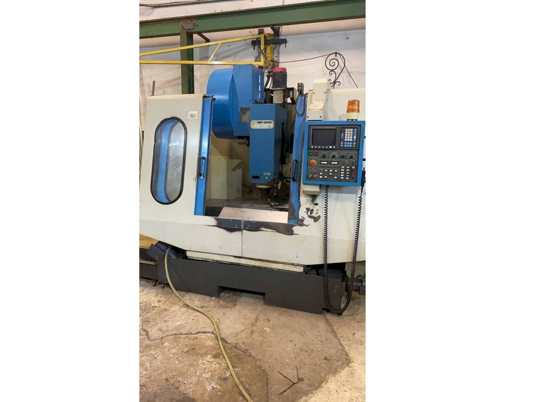 Widok z przodu maszyny Johnford VMC 650A