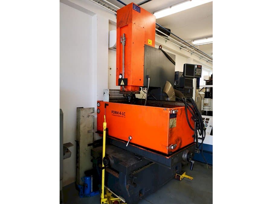 Widok z przodu maszyny CHARMILLES Form 4-LC