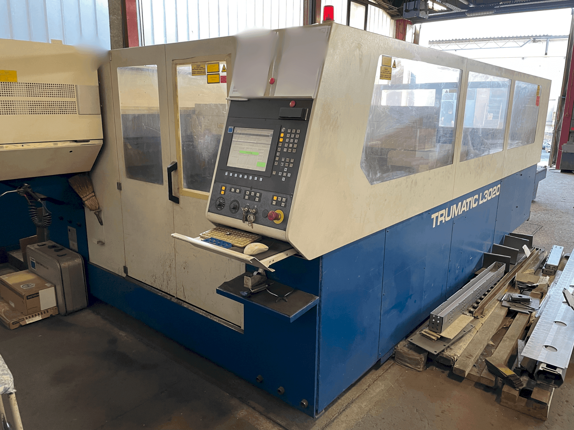Widok z przodu maszyny TRUMPF Trumatic TC L3020