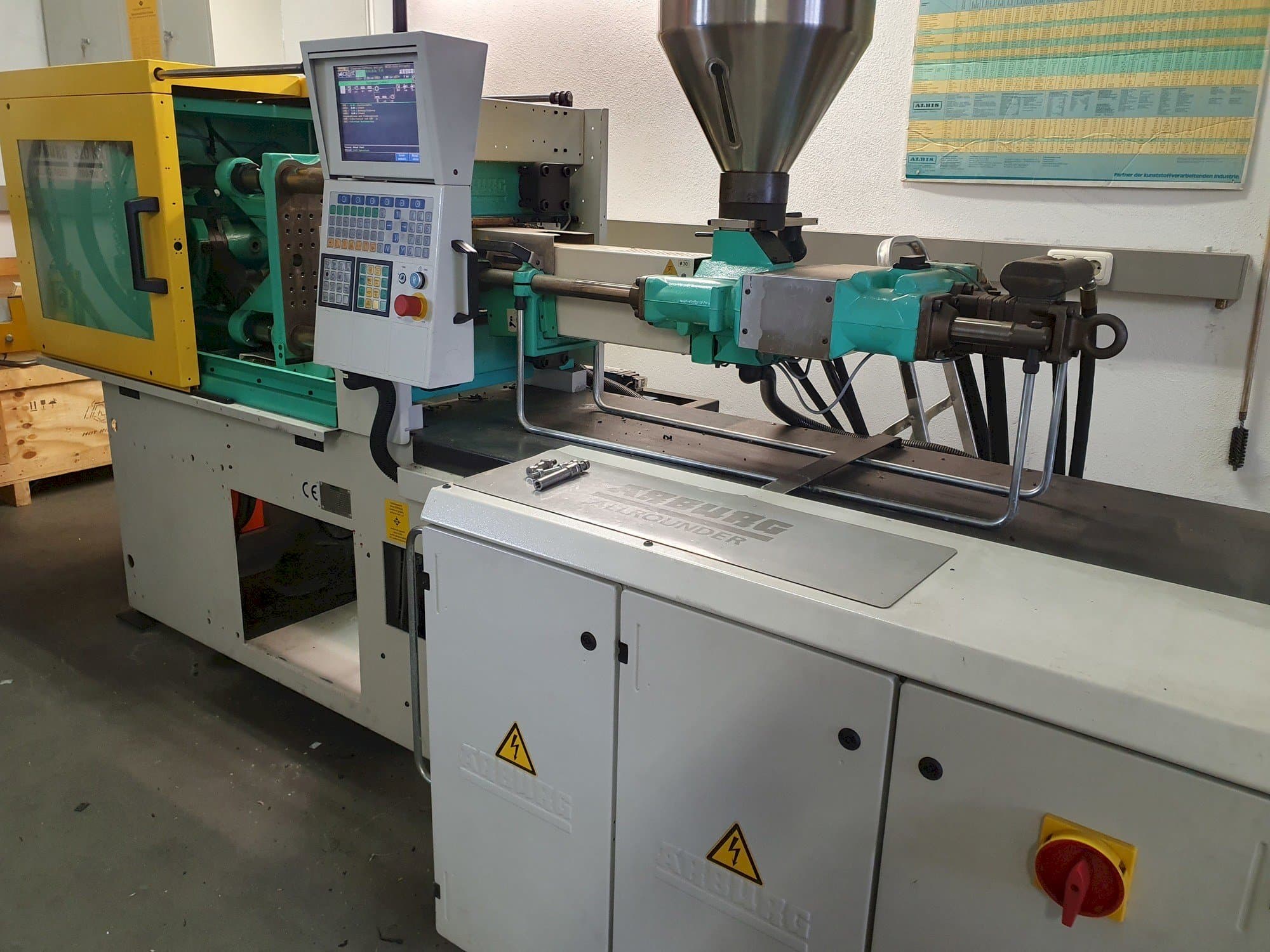 Widok z przodu maszyny Arburg Allrounder 320 KS 700-100