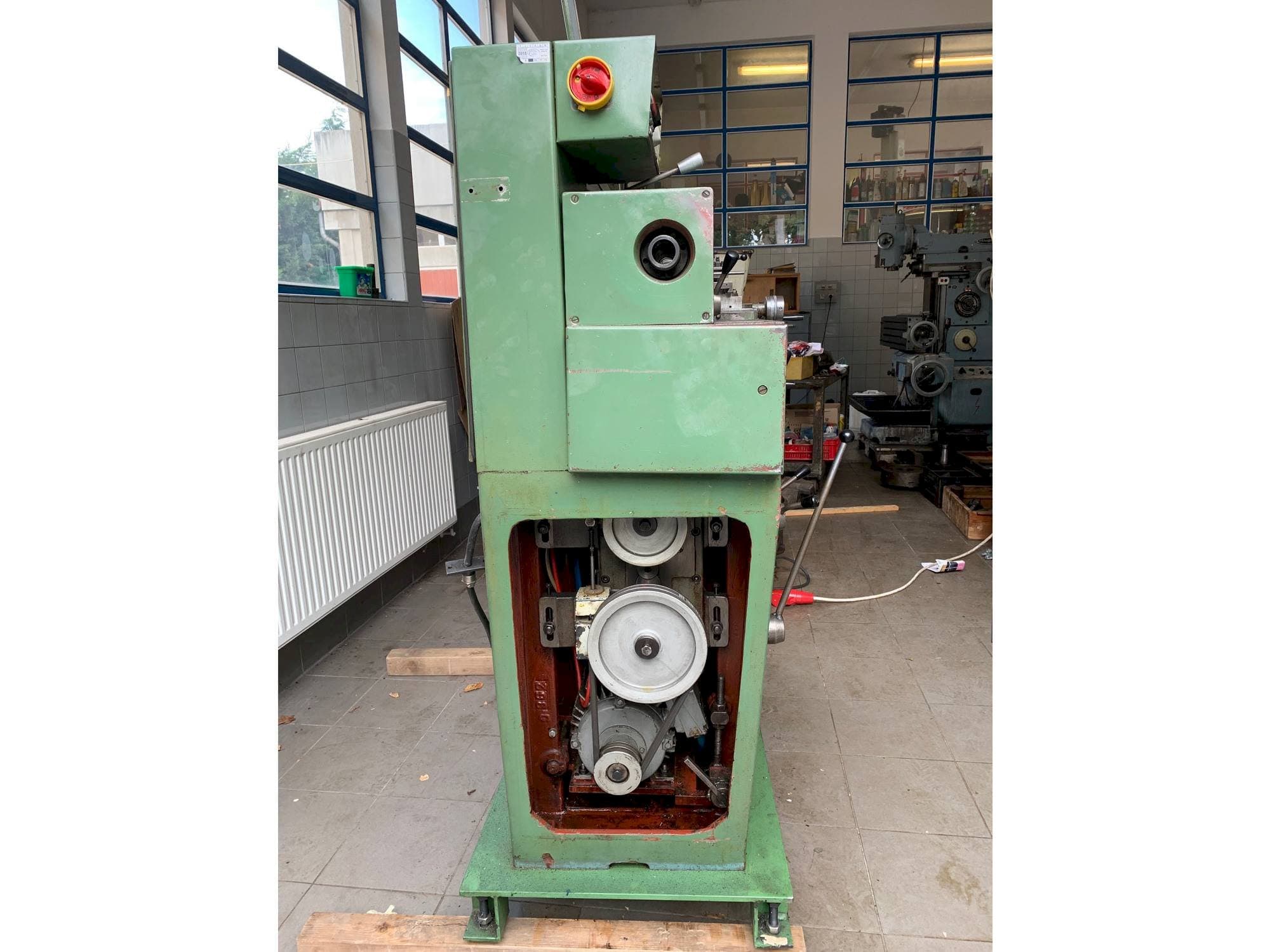 Widok z przodu maszyny TOS Sm 16-A