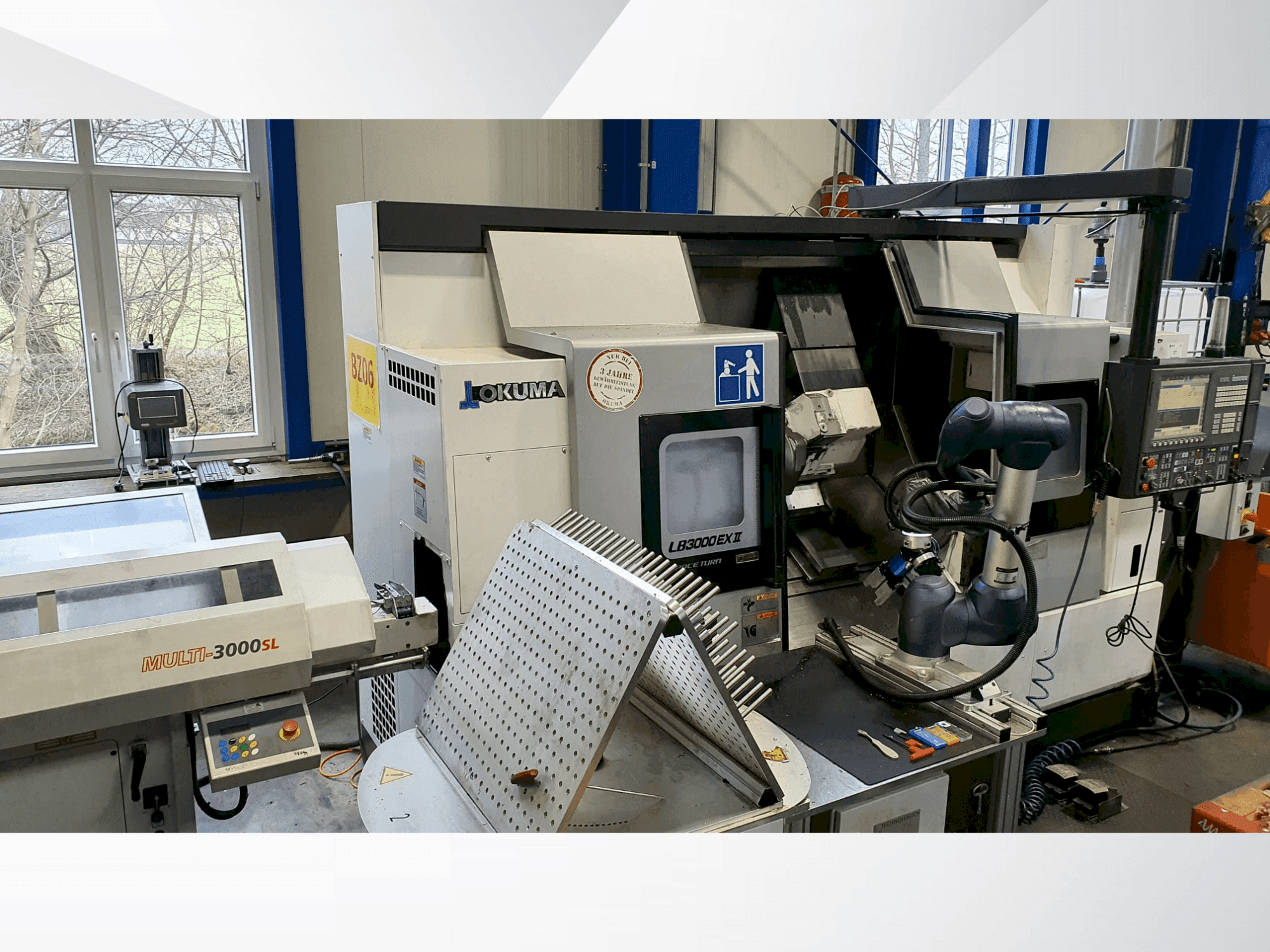 Widok z przodu maszyny Okuma LB3000 EX II